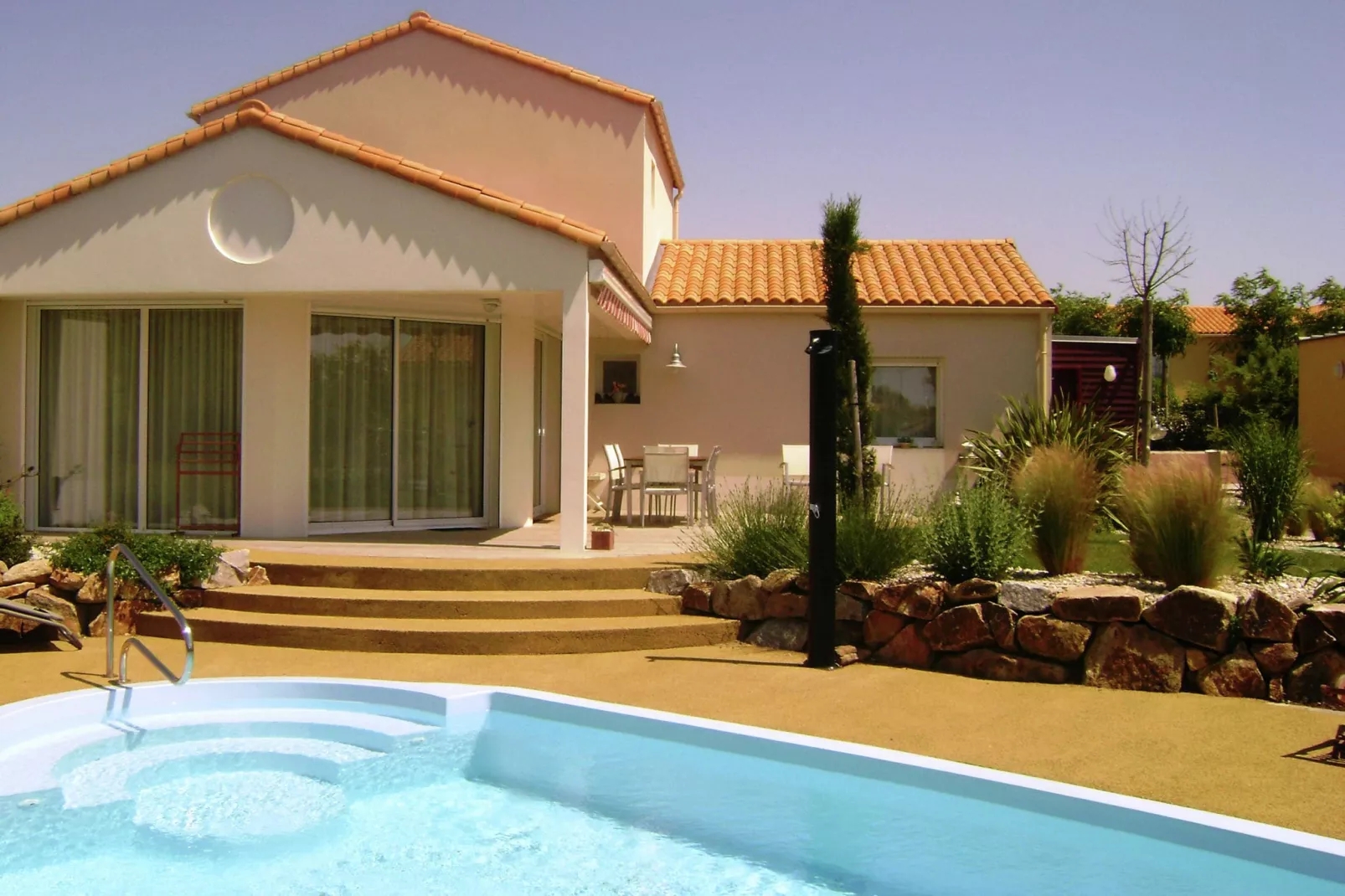 Acacia 6 with pool-Exterior summer
