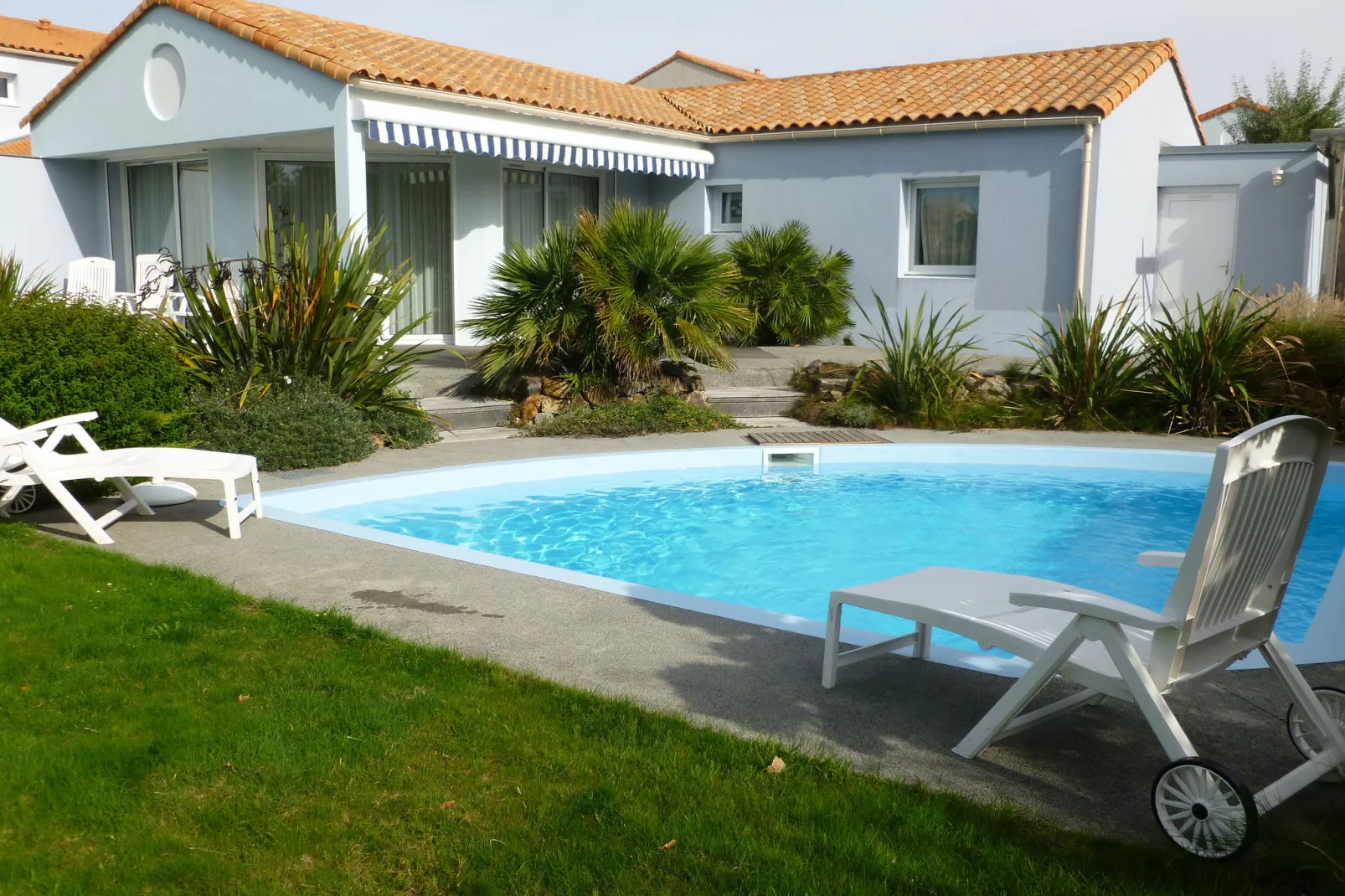 Acacia 6 with pool-Exterior summer