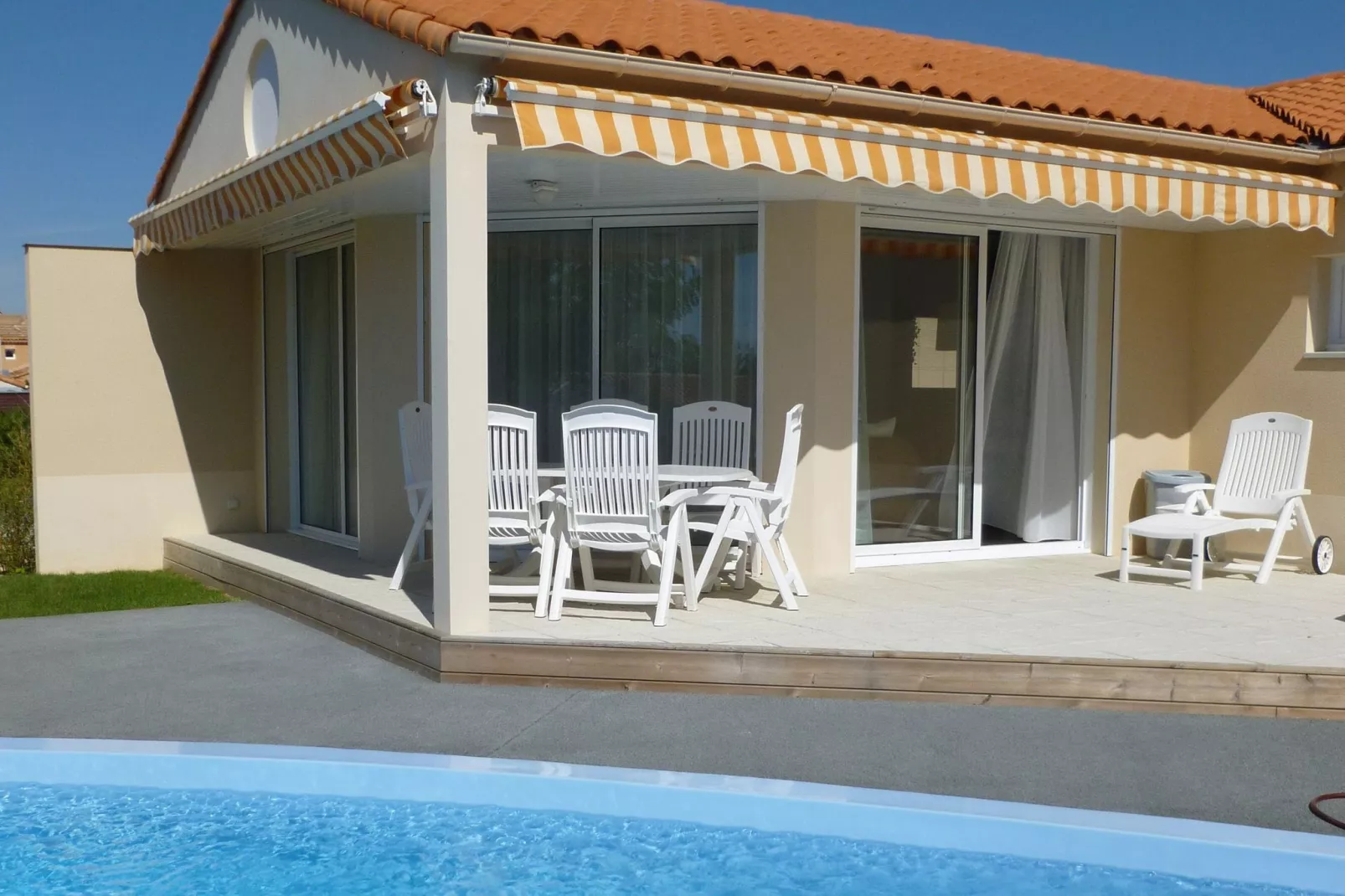 Acacia 6 with pool-Exterior summer