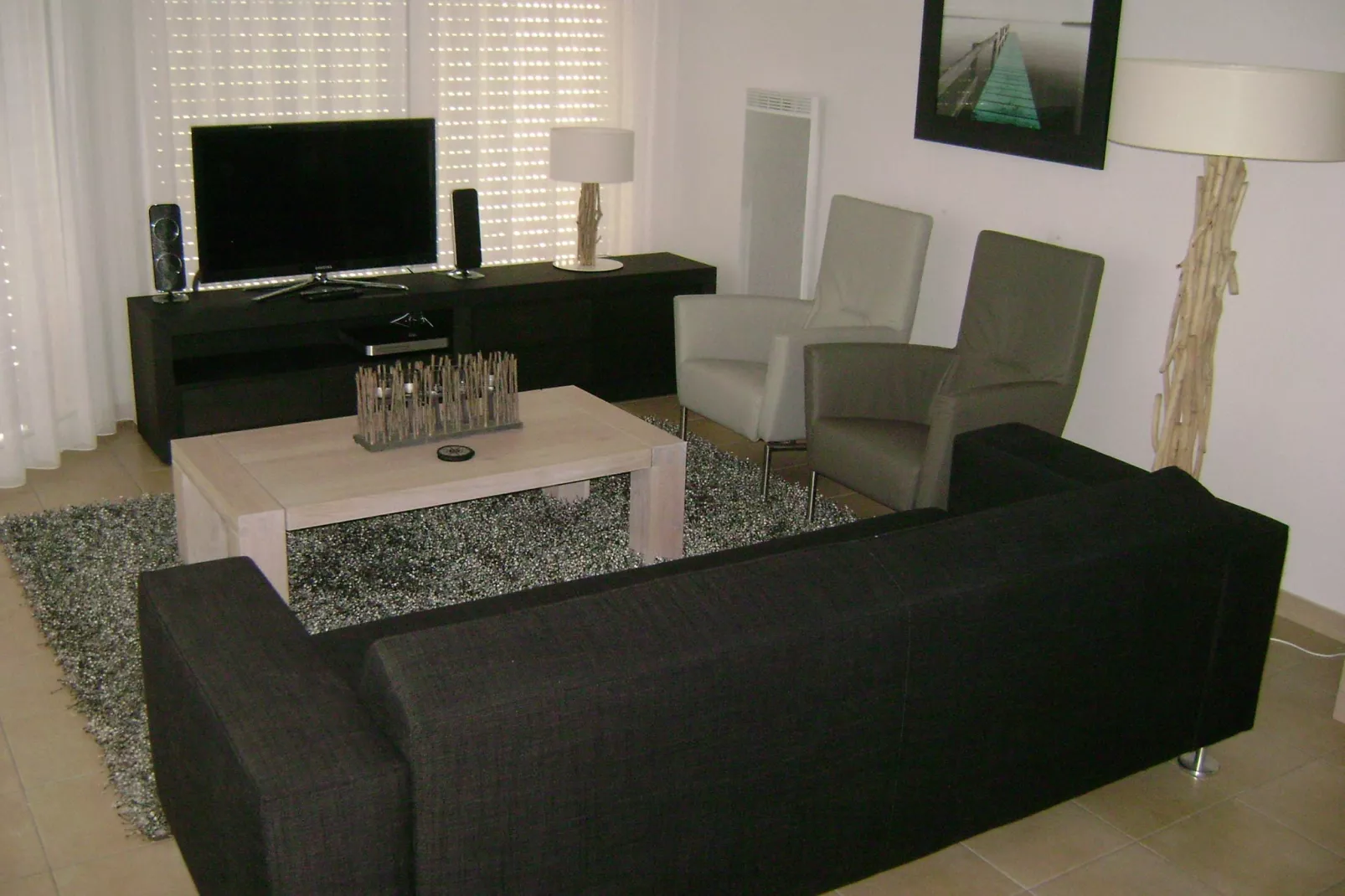 Acacia 6 with pool-Living room