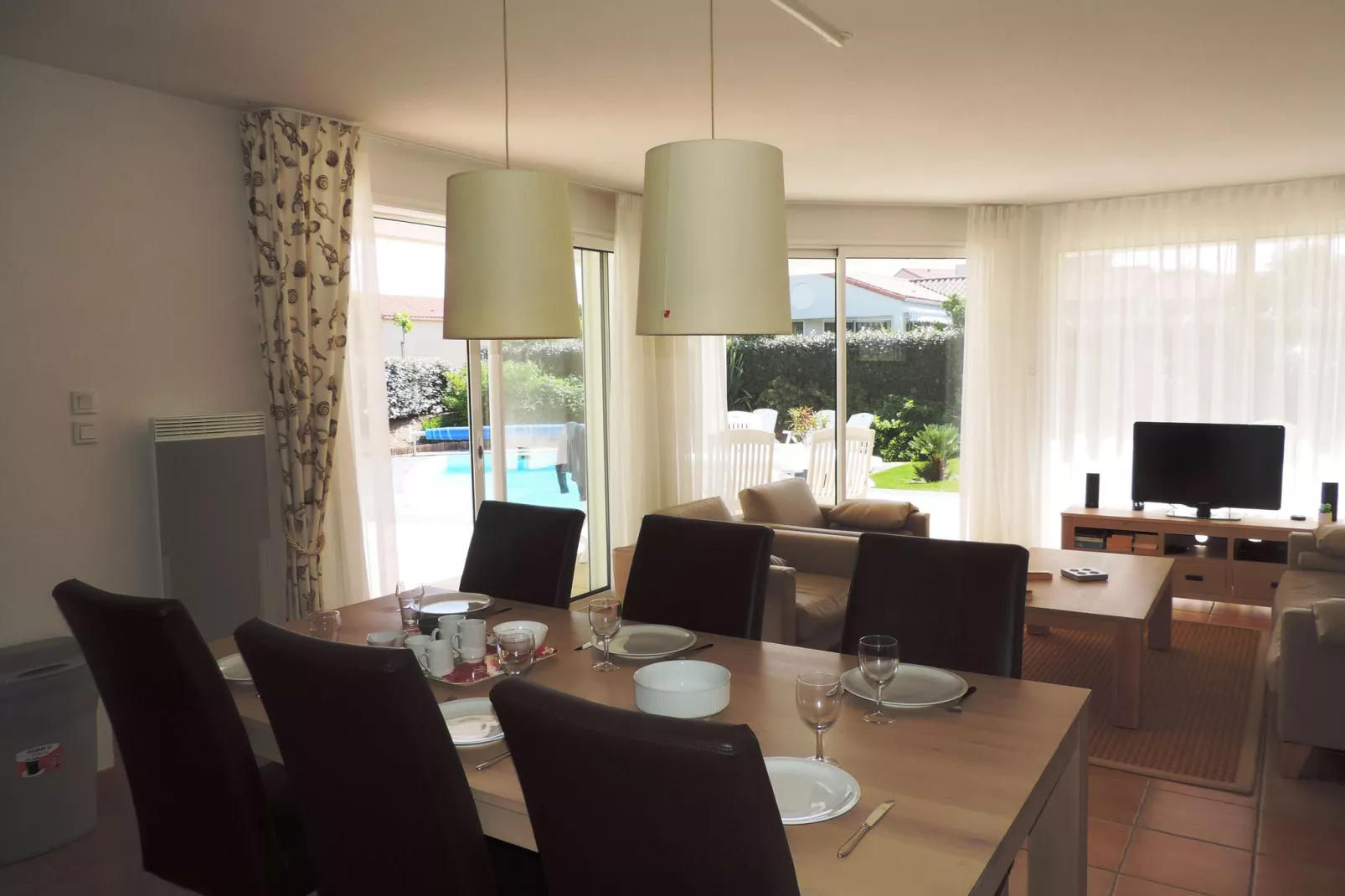 Acacia 6 with pool-Dining room