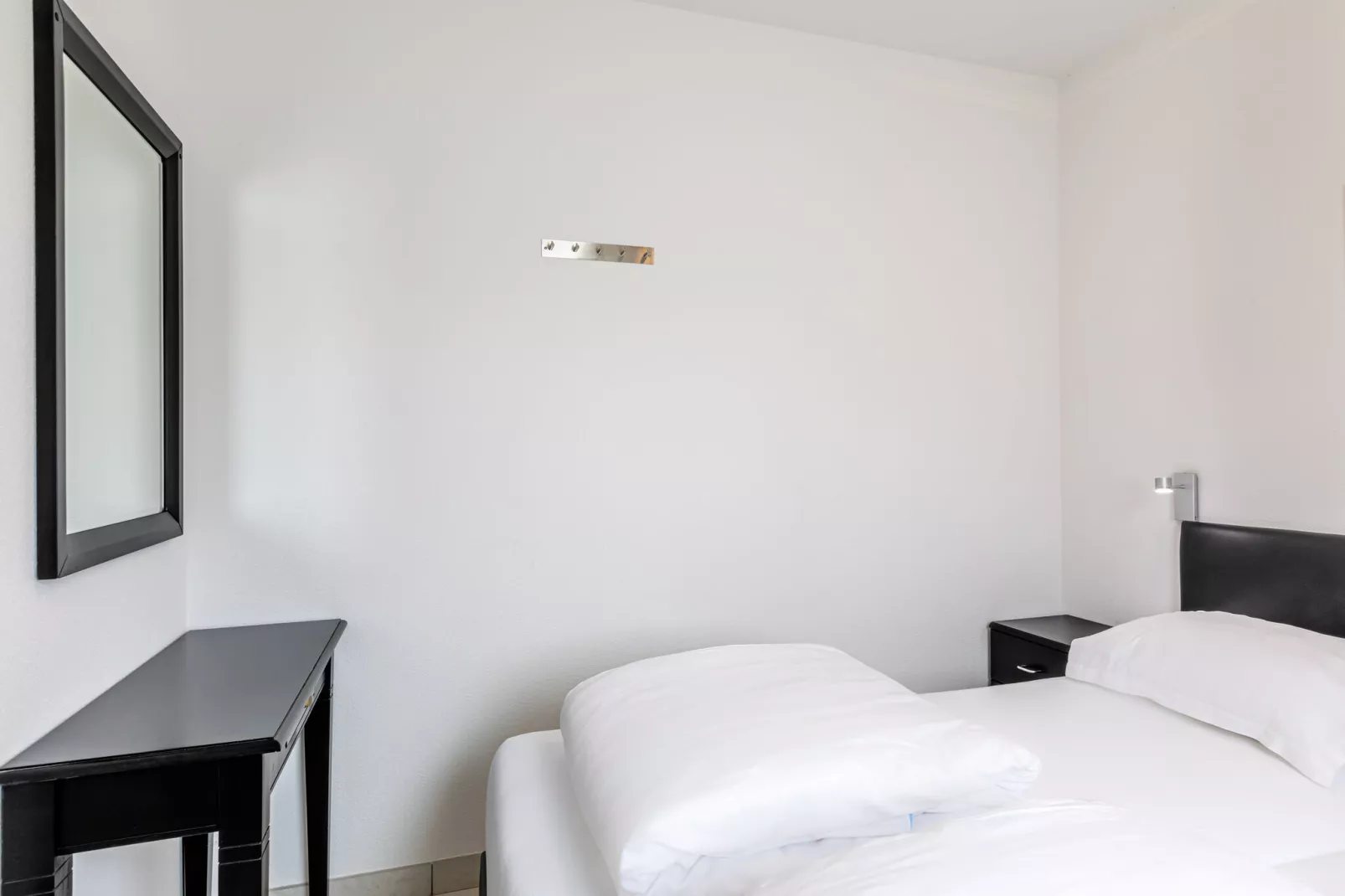 Sequoia 8 with pool-Bedroom