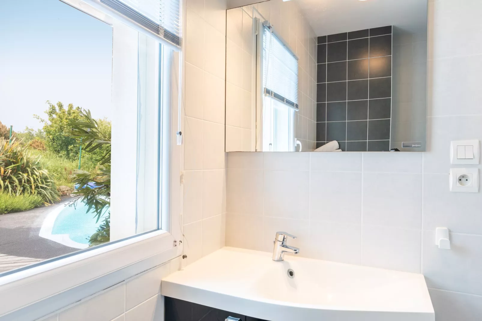 Sequoia 8 with pool-Bathroom