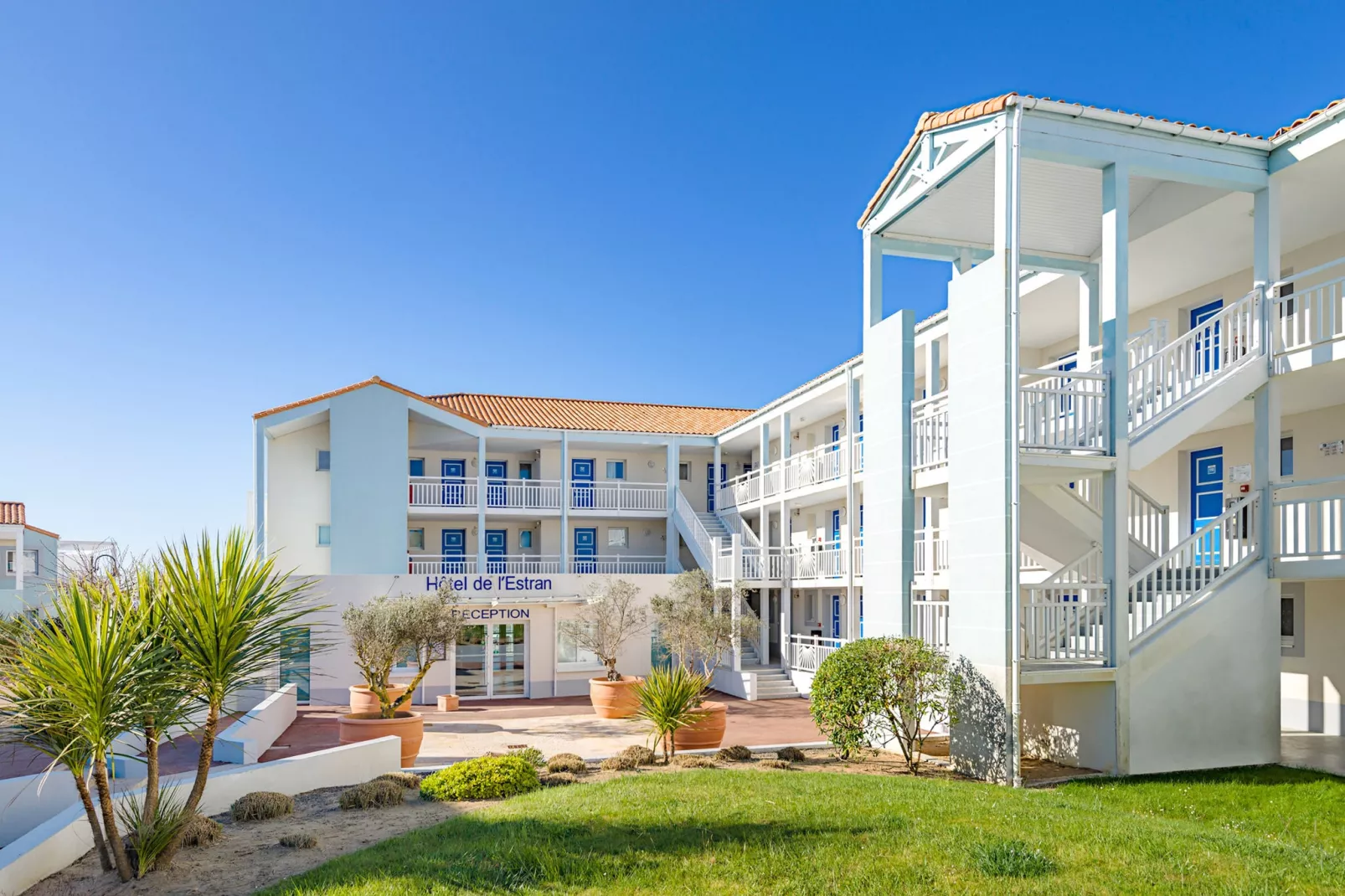 L'estran 5-Exterior summer
