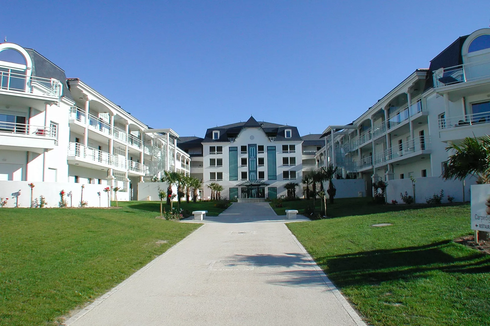 Domaine de Fontenelles 5-Exterior summer