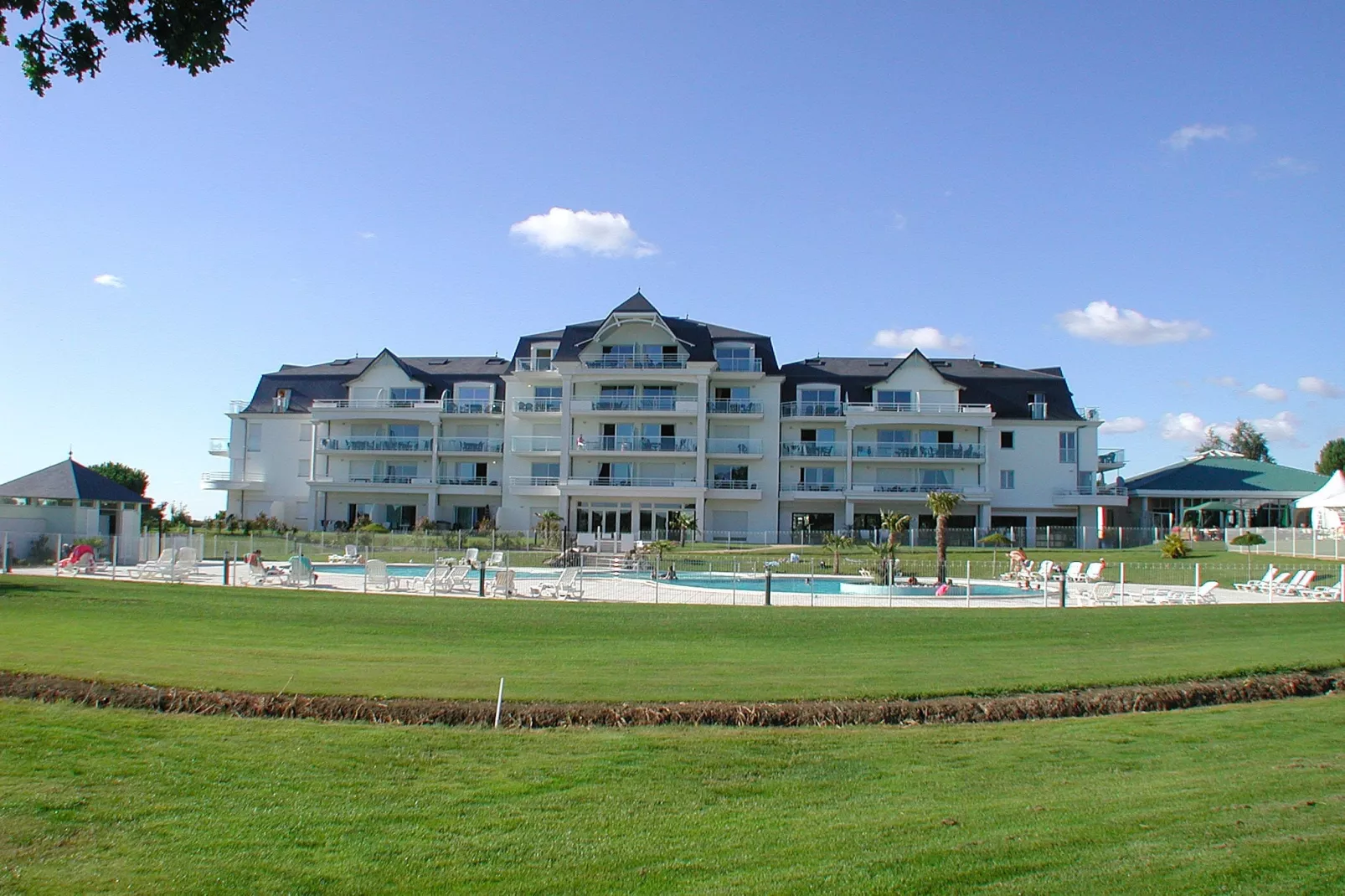 Domaine de Fontenelles 5-Exterior summer