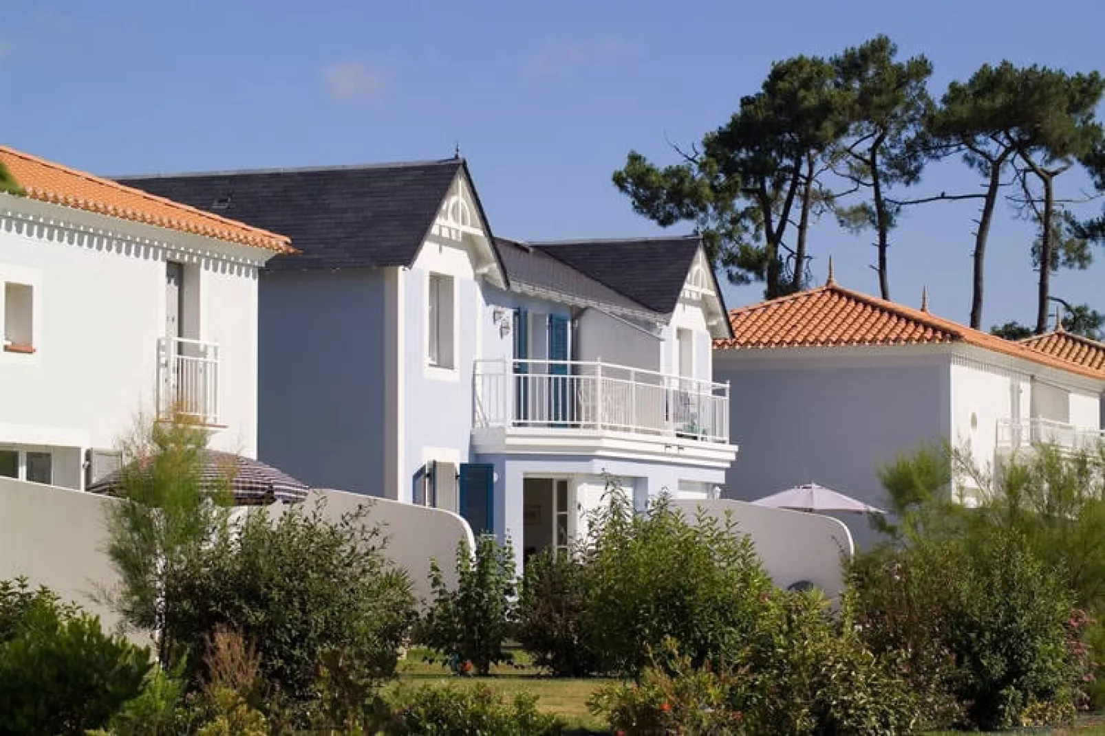 Domaine des Fontenelles 3-Exterior summer