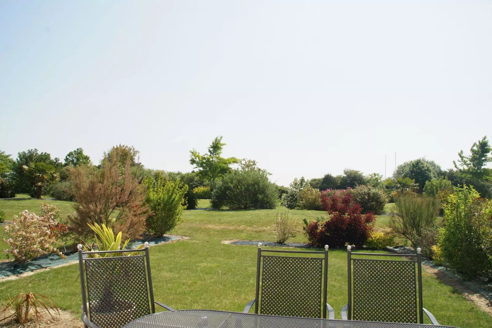 Le Domaine de Fontenelles 2-Gardens summer