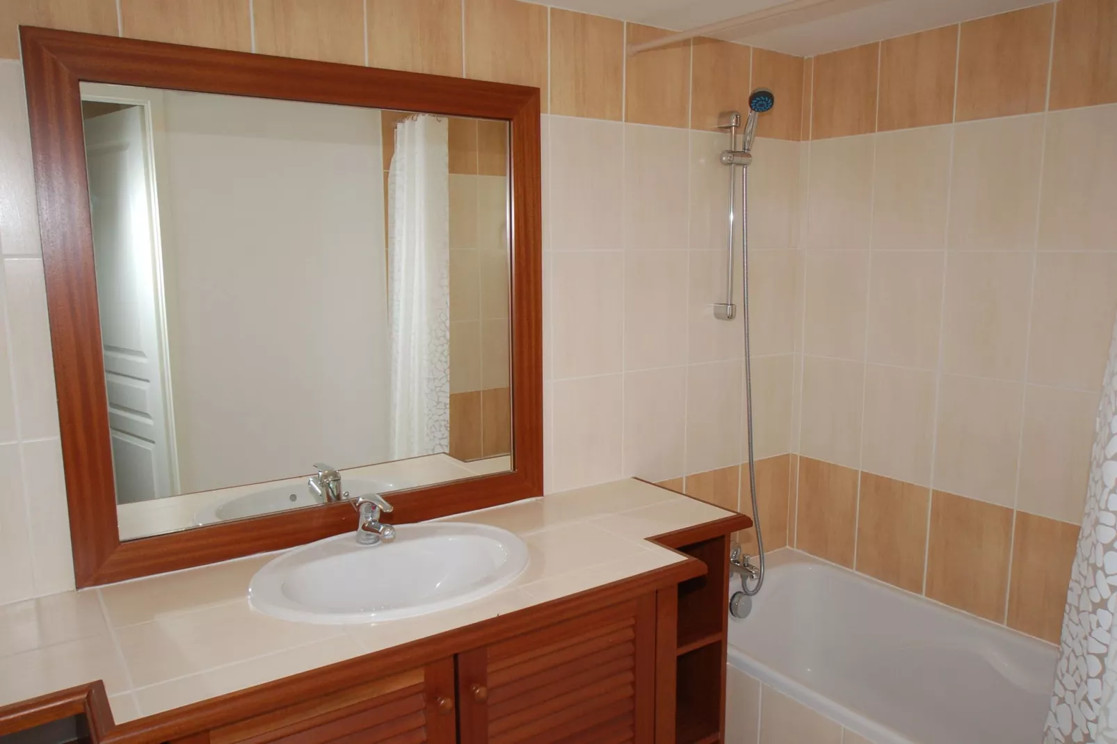Le Domaine de Fontenelles 6-Bathroom