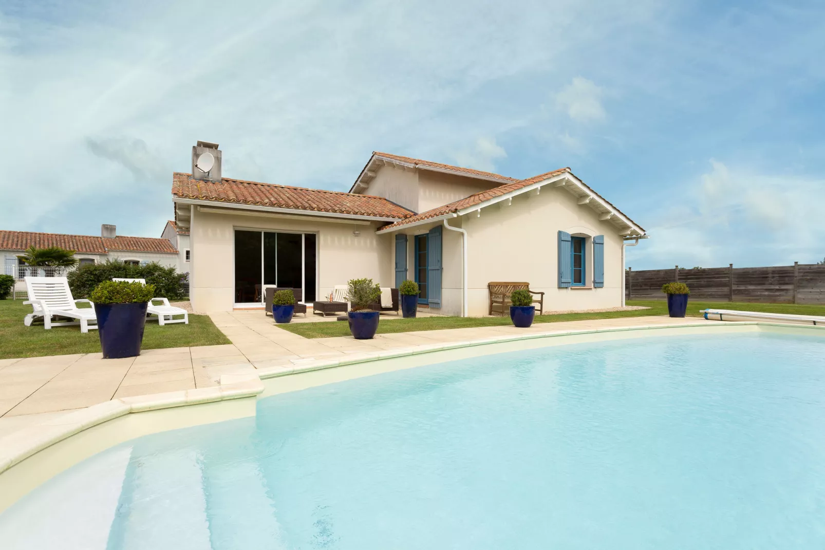 Le Domaine de Fontenelles 1-Exterior summer