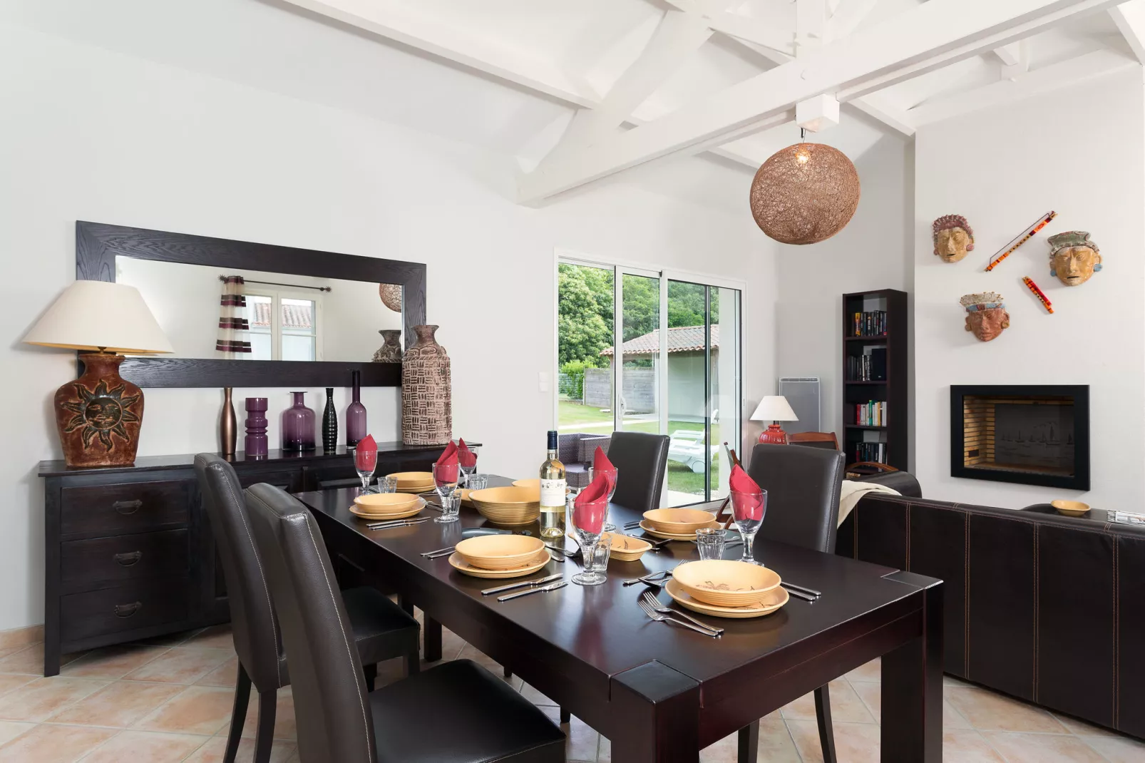 Le Domaine de Fontenelles 1-Dining room