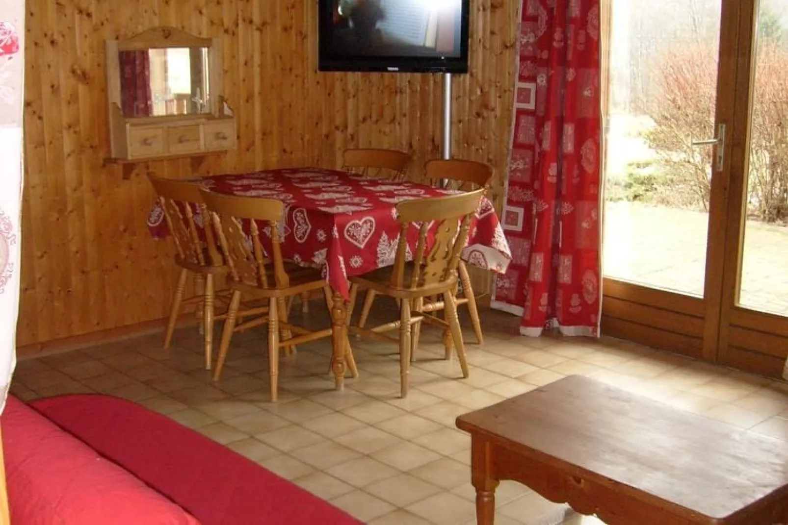 Les Chalets des Ayes 10-Living room