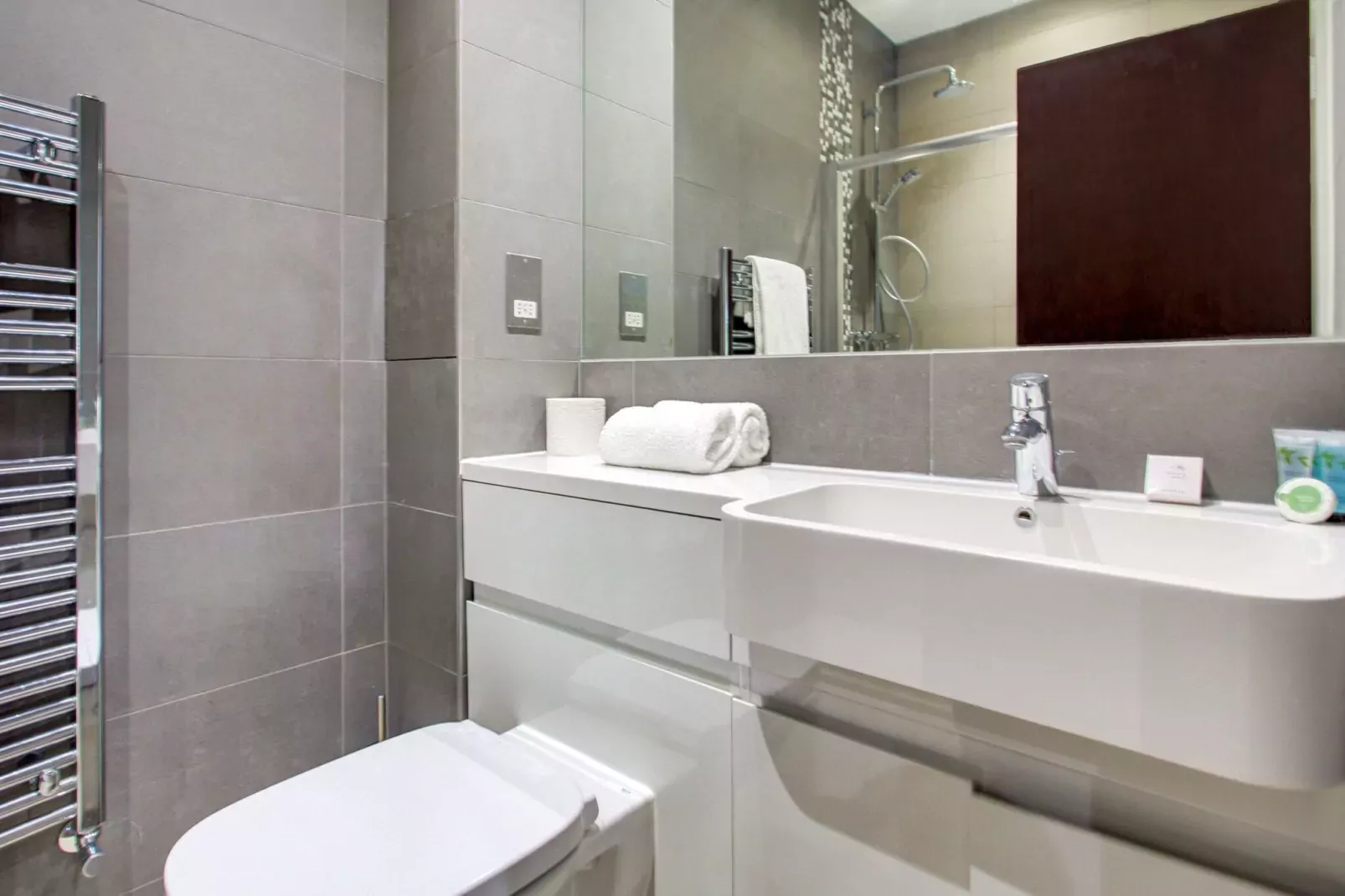 Clyde House-Bathroom