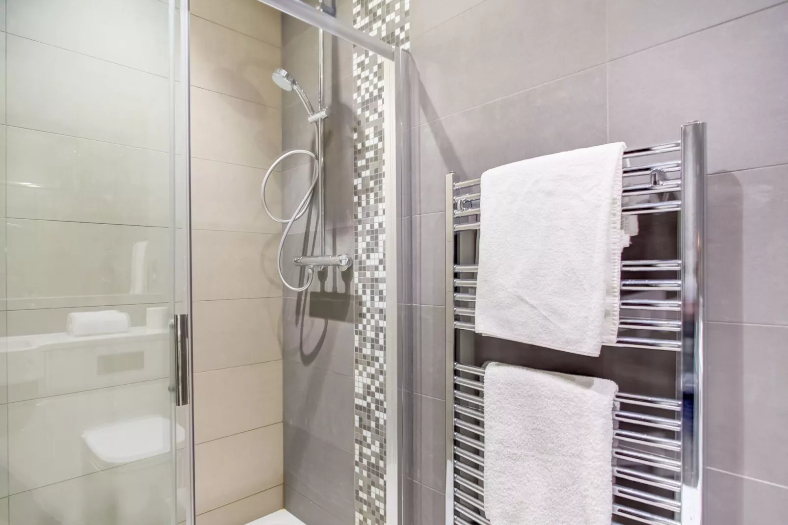 Clyde House-Bathroom