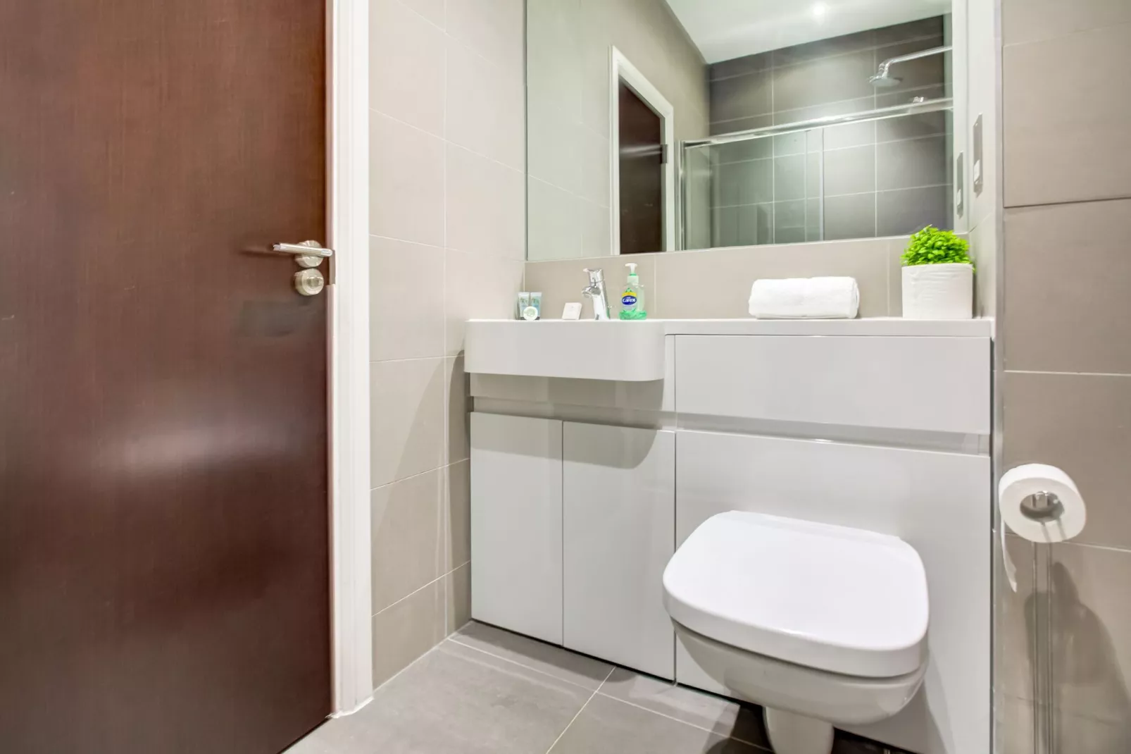 Clyde House-Bathroom