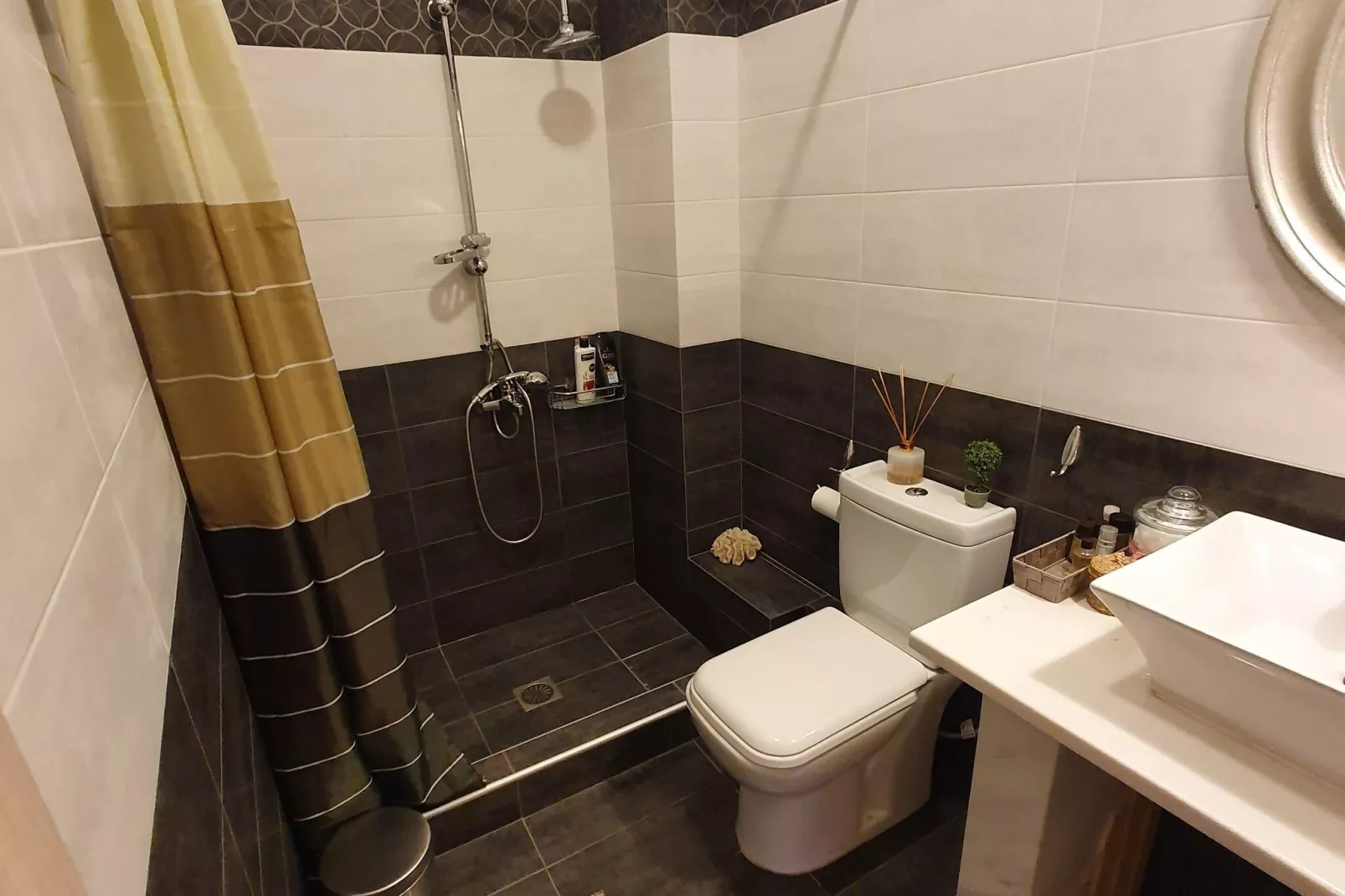 House Loutra Elenis-Badezimmer