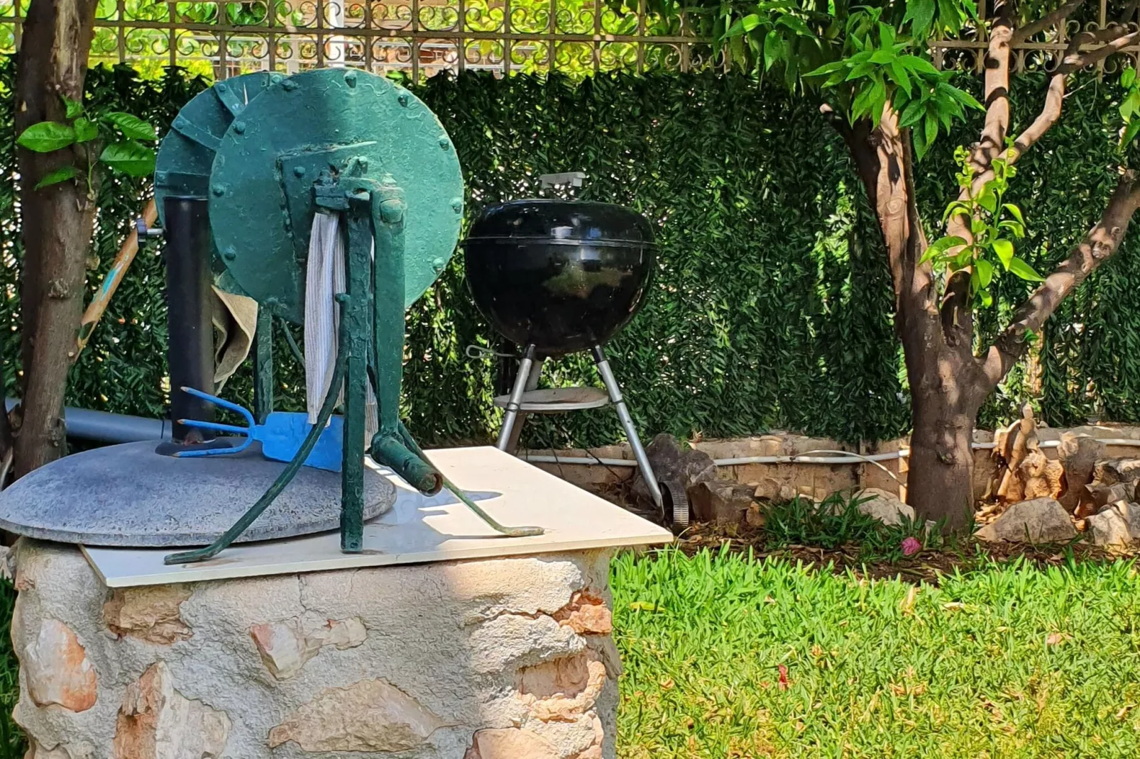 House Loutra Elenis-Garten Sommer