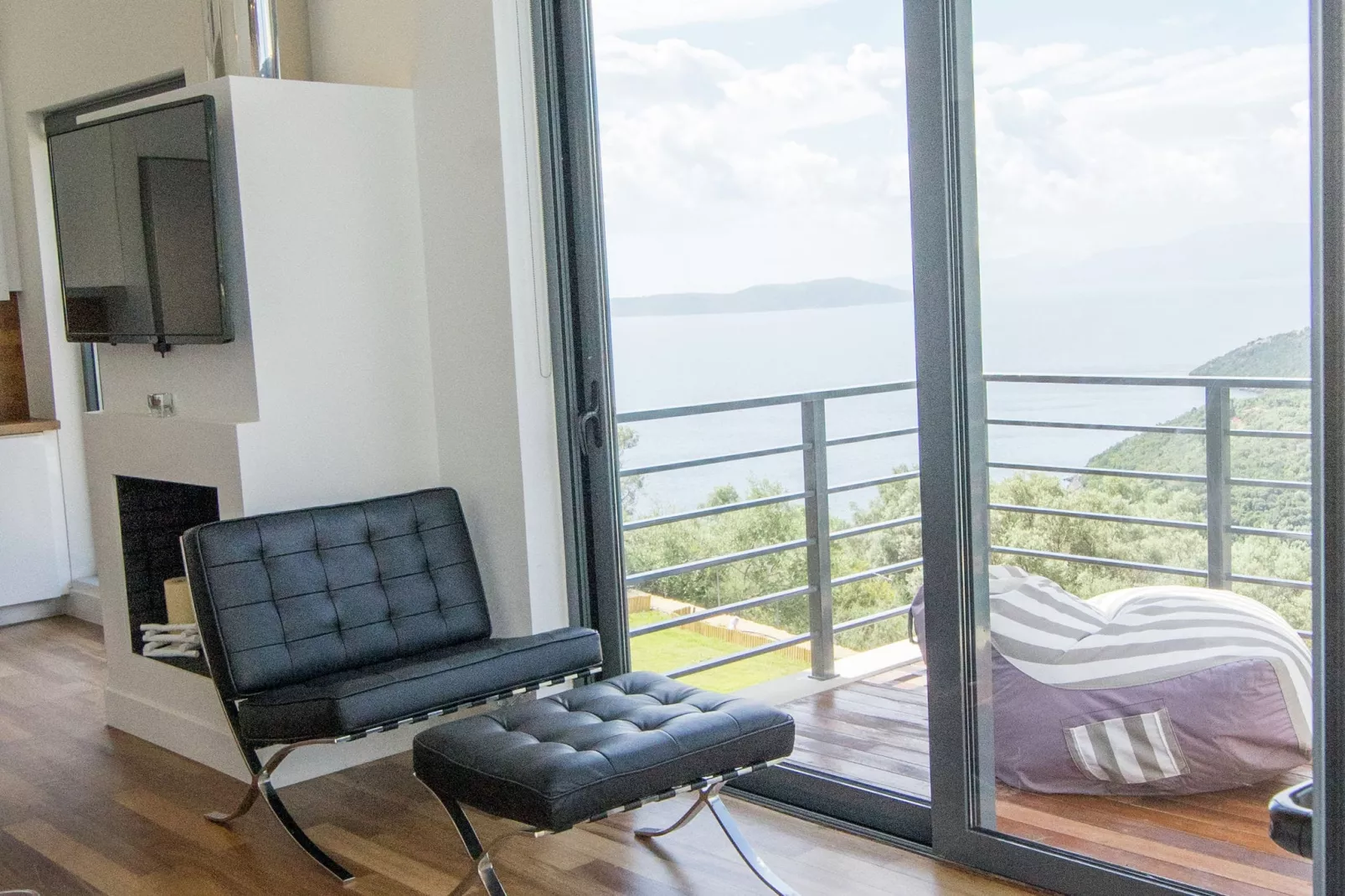 Villa Krystle-View summer