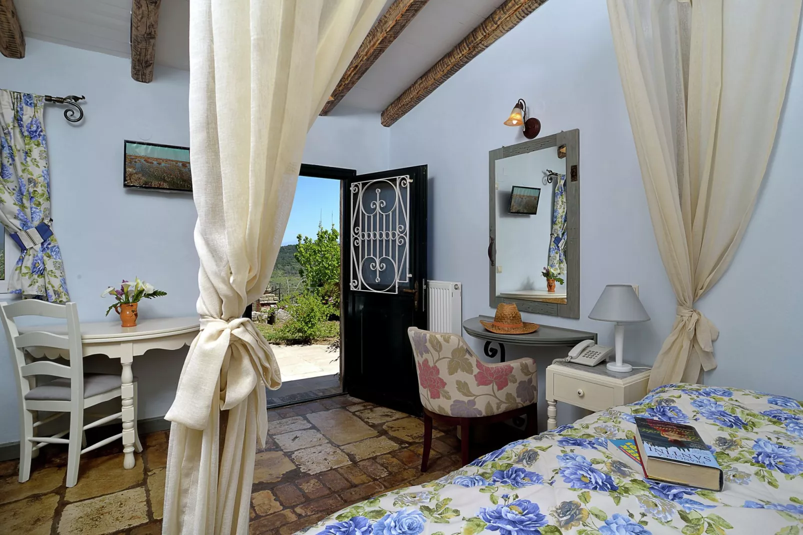 Fundana Studio-Bedroom