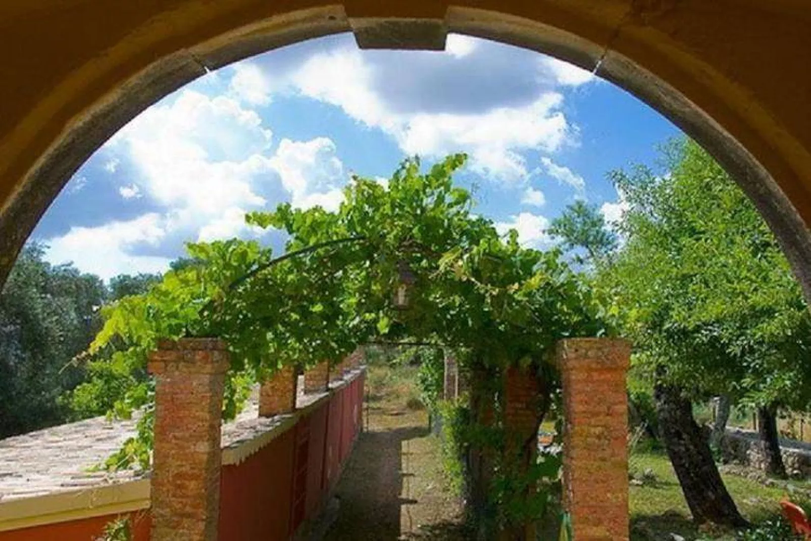 Fundana Family Apartment-Gardens summer