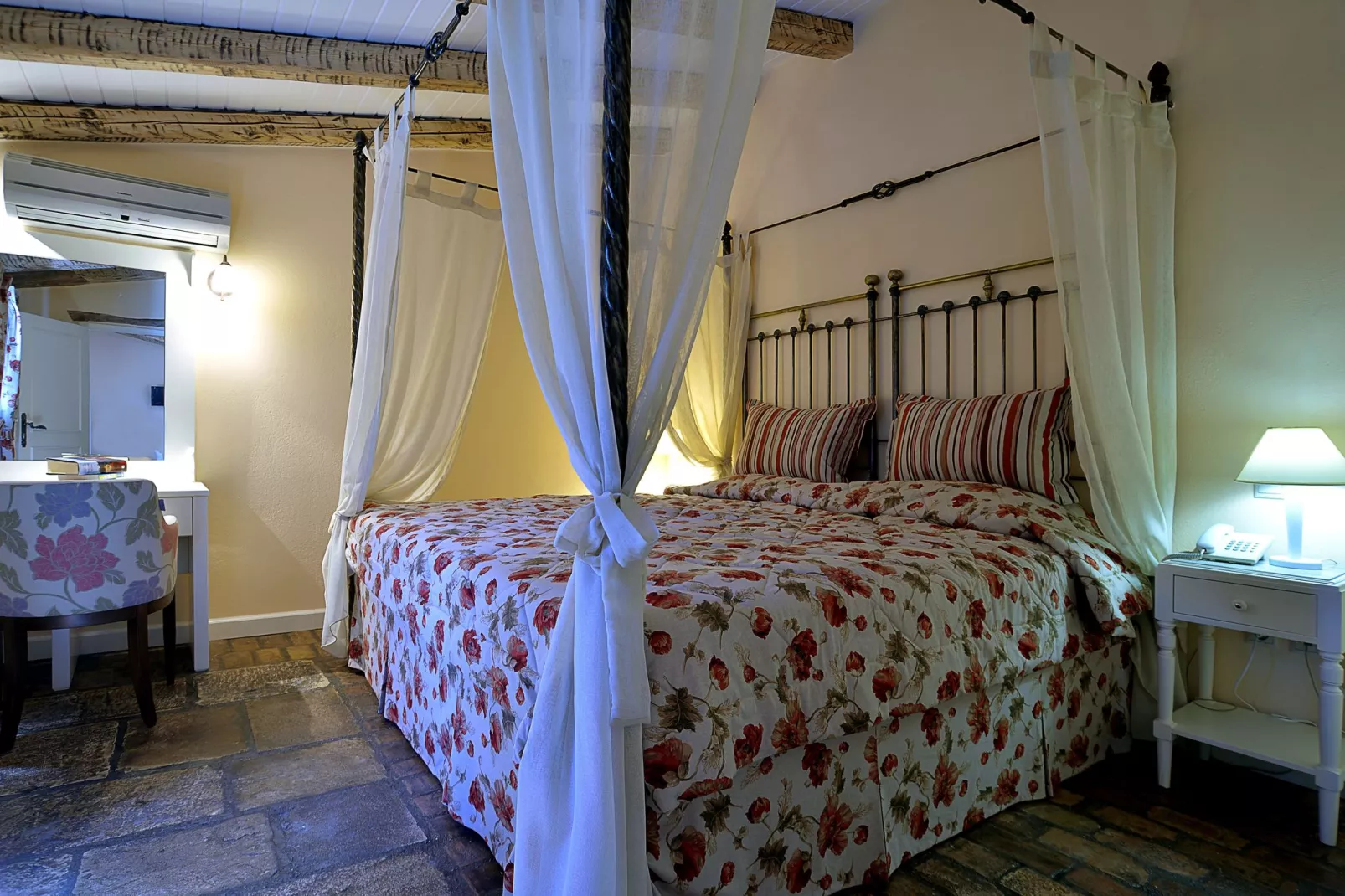 Fundana Family Apartment-Bedroom