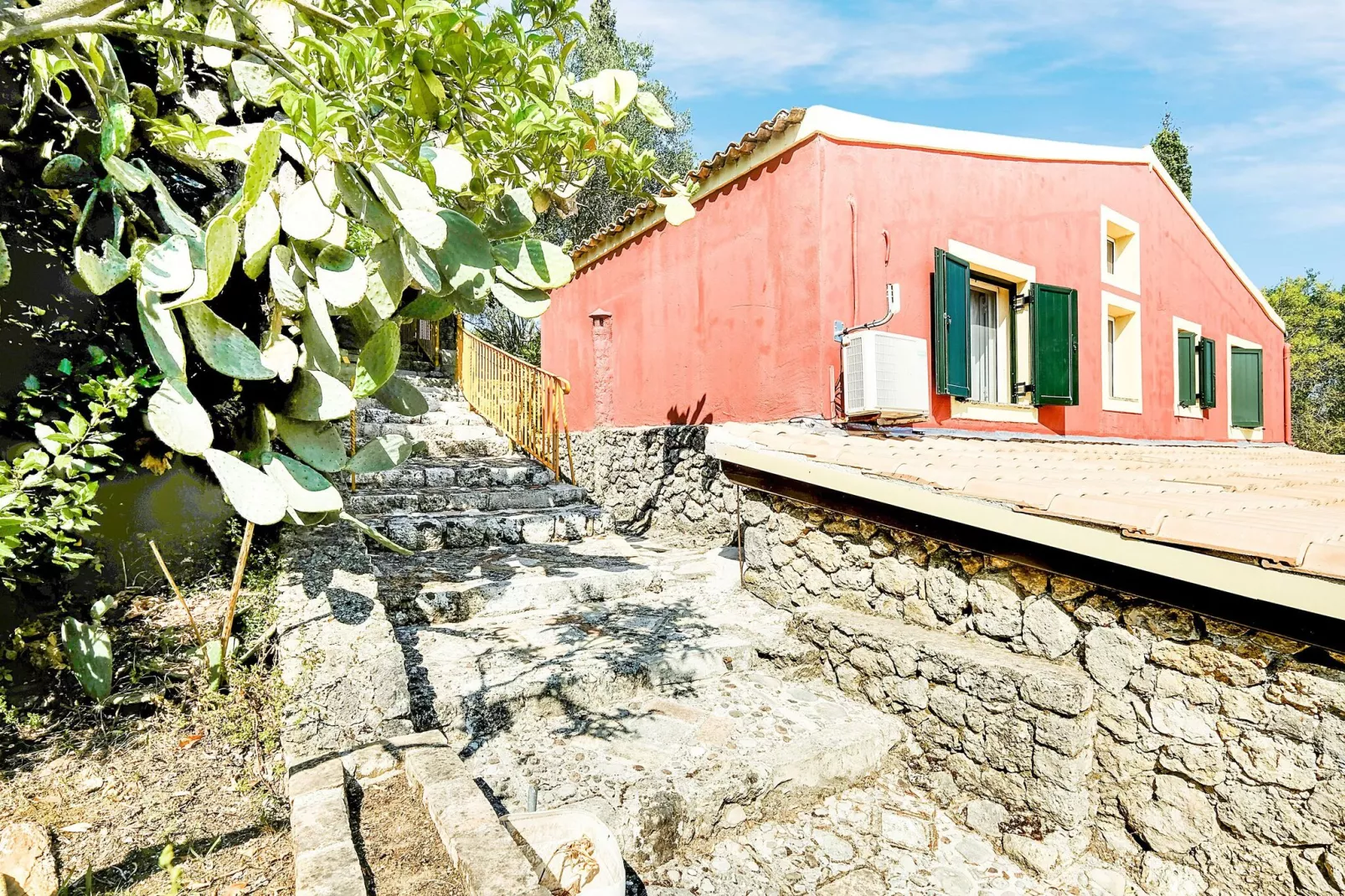 Fundana Suite-Exterior summer