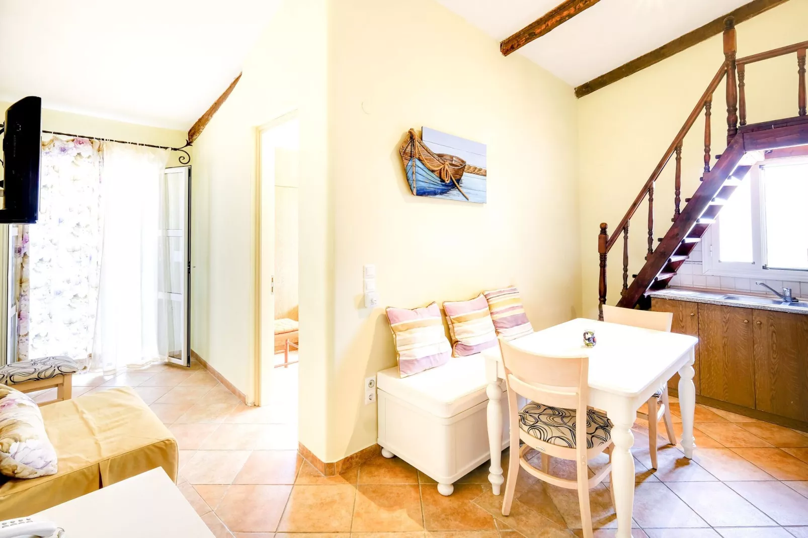 Fundana Suite-Living room