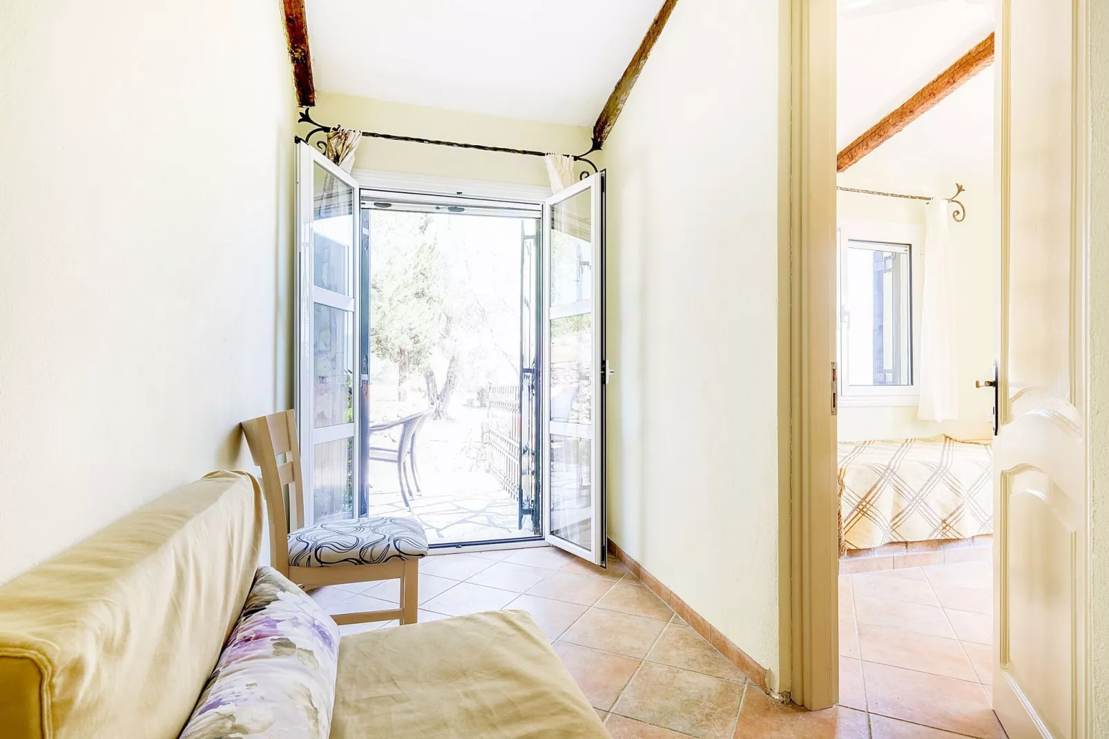 Fundana Suite-Living room