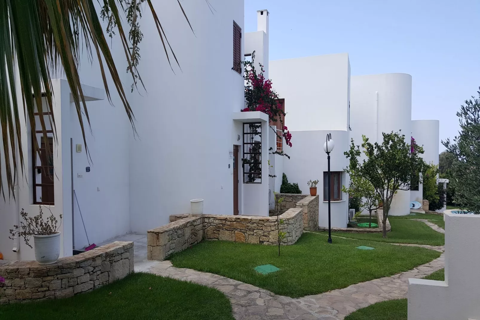 Villa Bougainville-Gardens summer