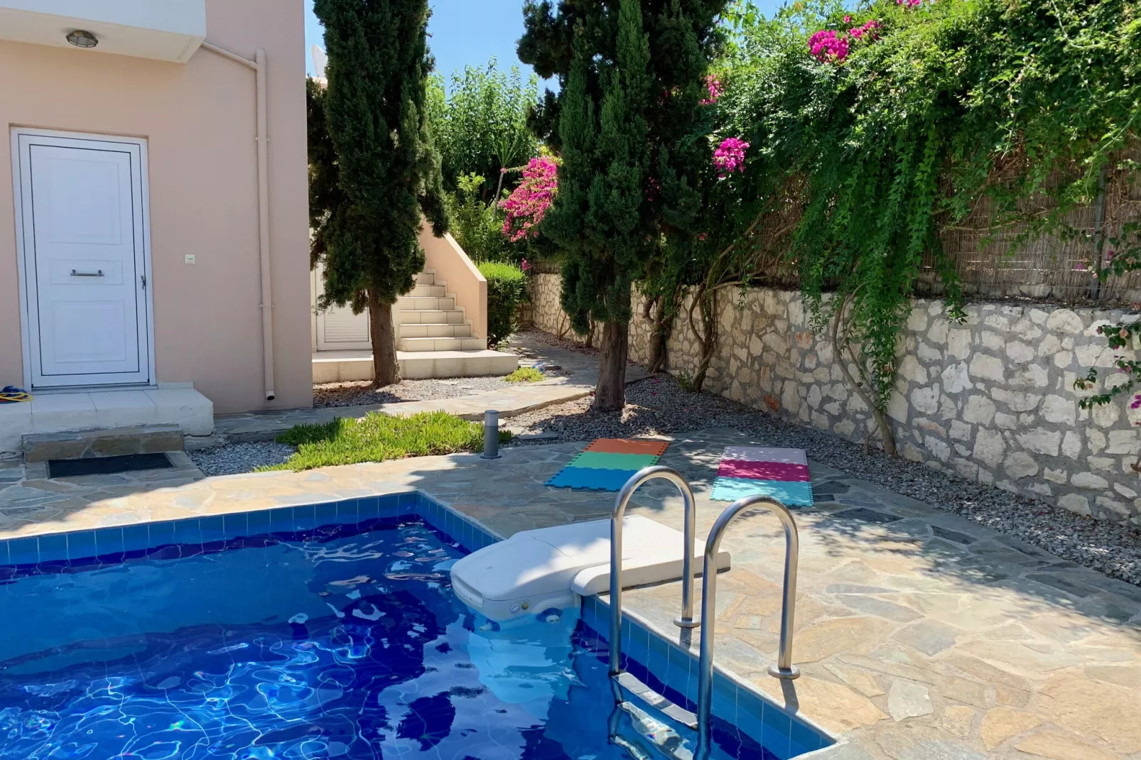 Villa in Loutra-Gardens summer