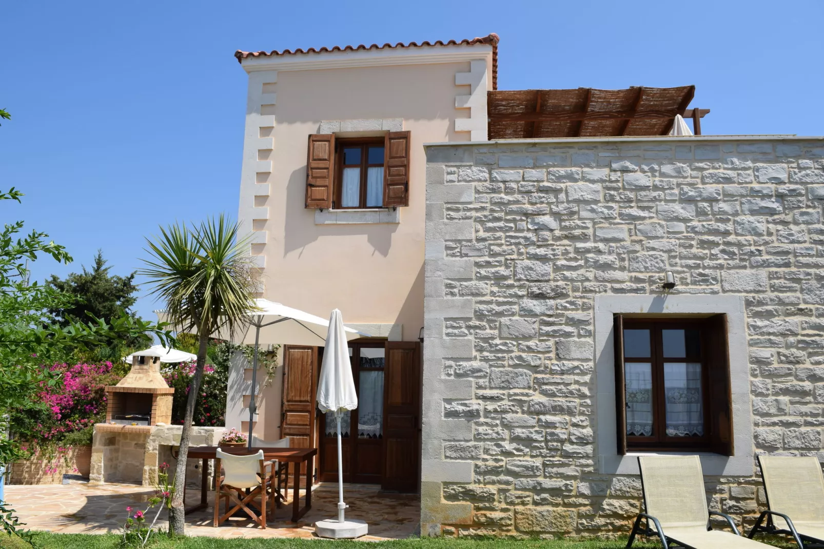 Villa Cocoon-Exterior summer