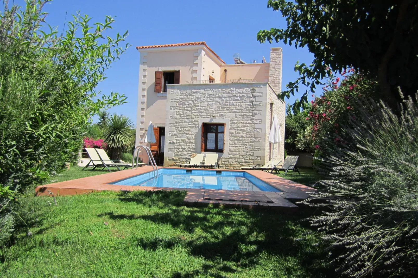 Villa Cocoon-Exterior summer