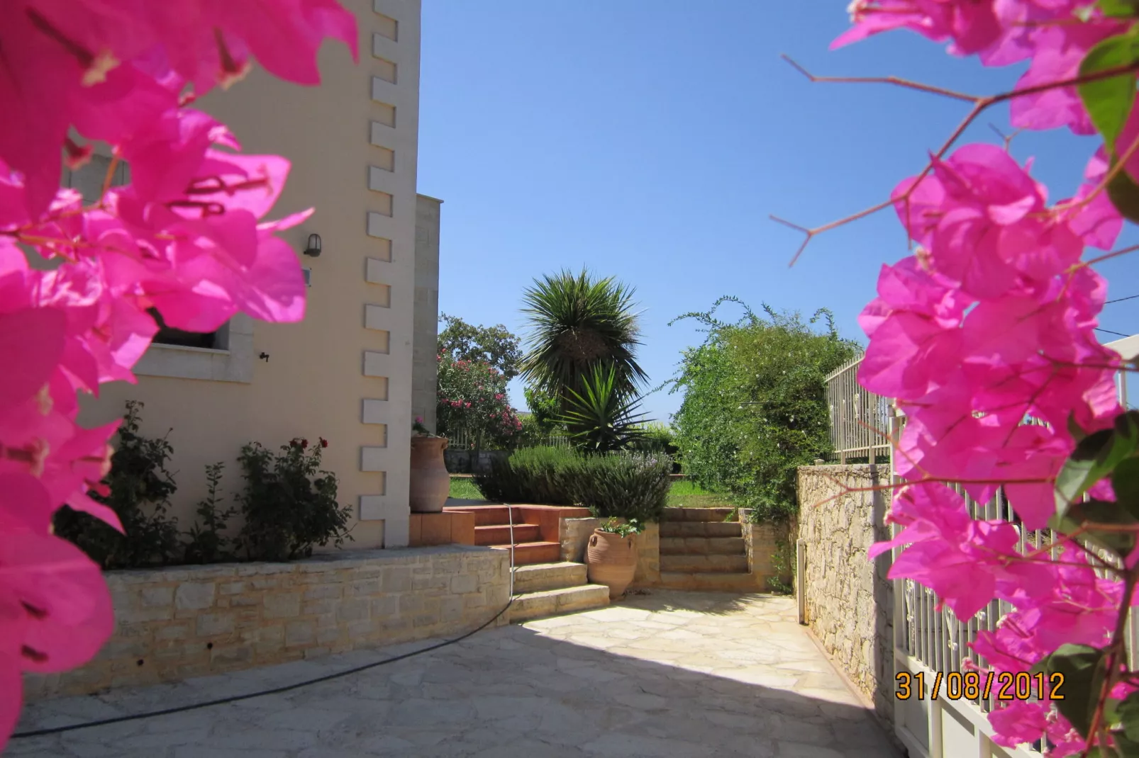 Villa Cocoon-Gardens summer