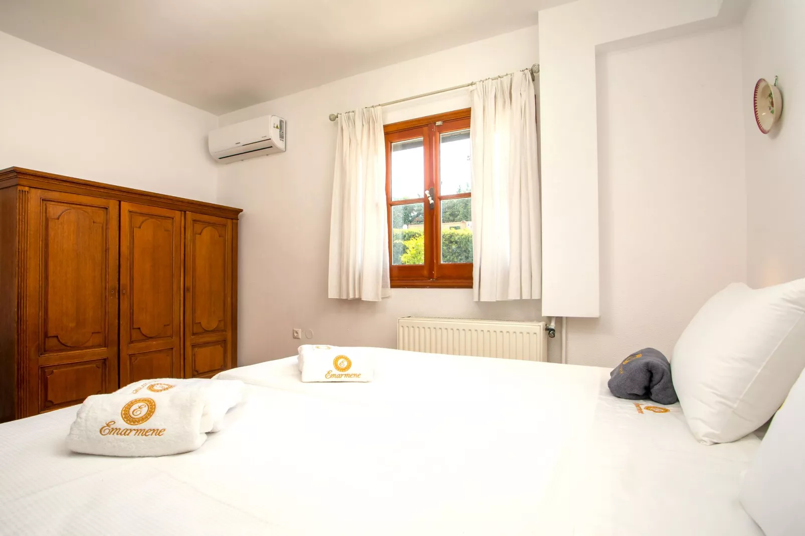 Emarmene Country Home-Bedroom