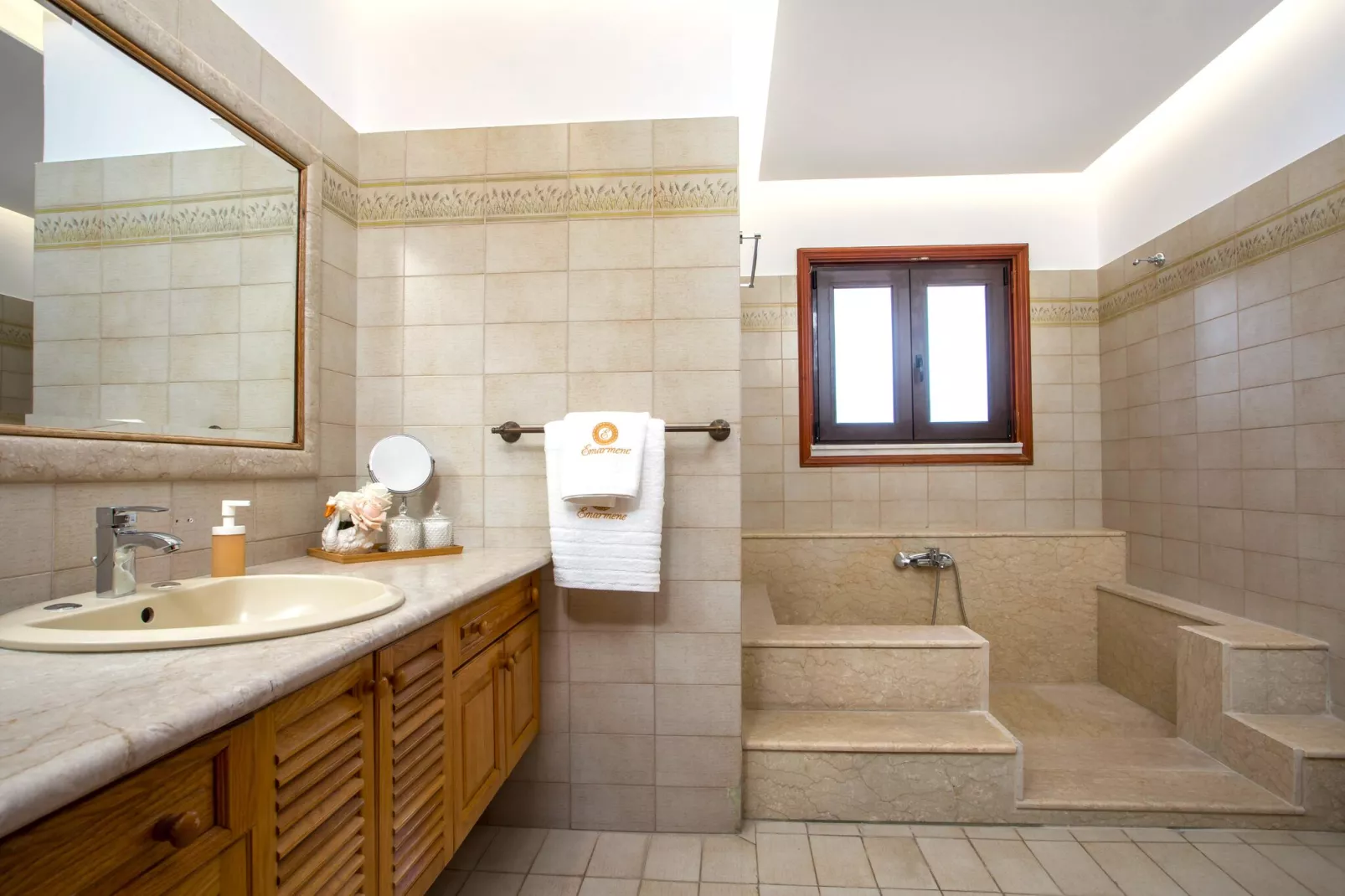 Emarmene Country Home-Bathroom
