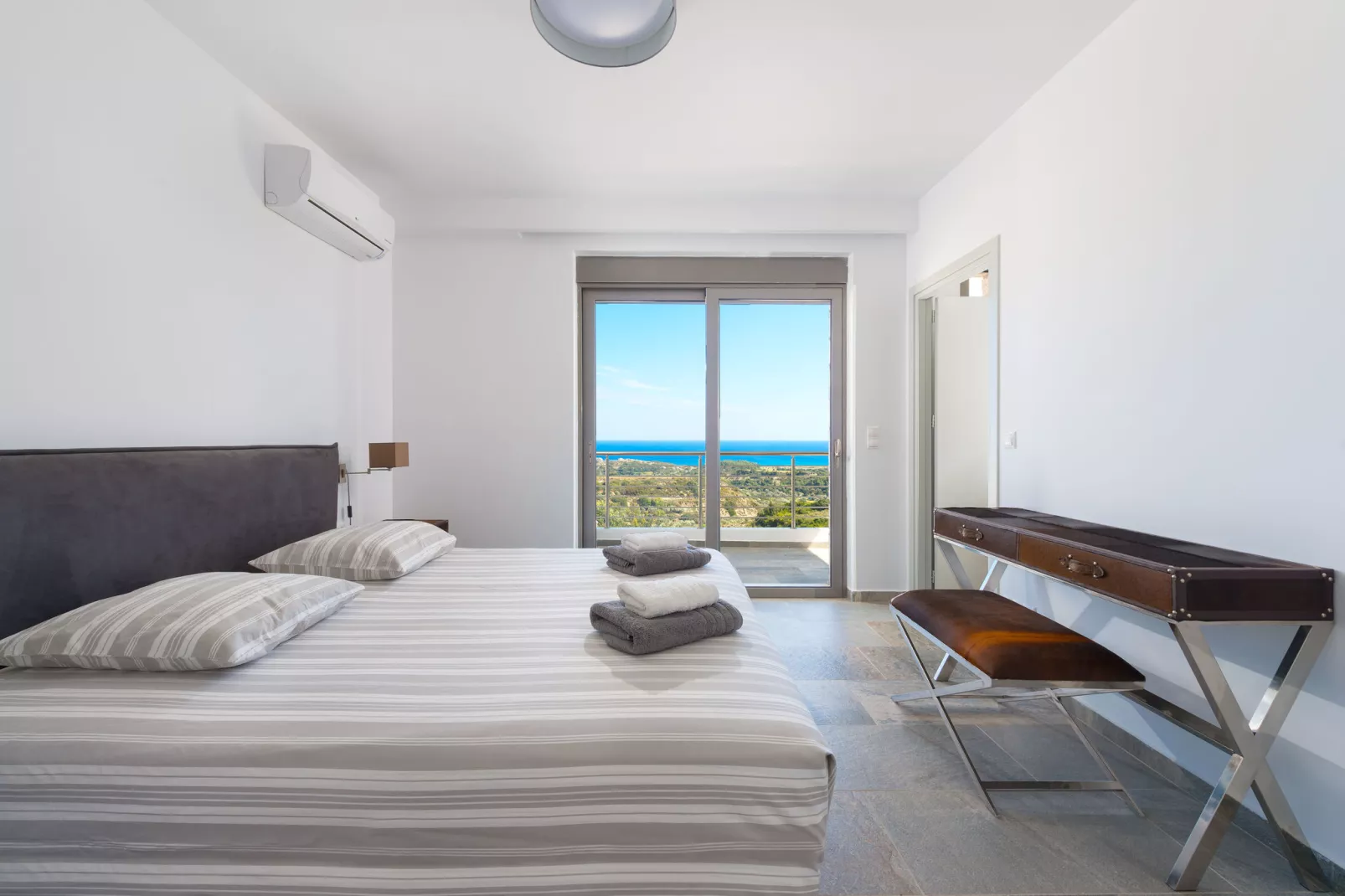 Villa Canyon View-Bedroom