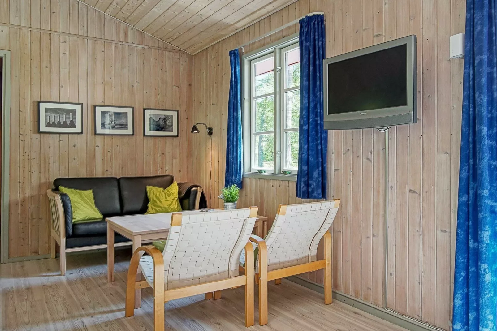 DUEODDE FERIEBY-Indoor