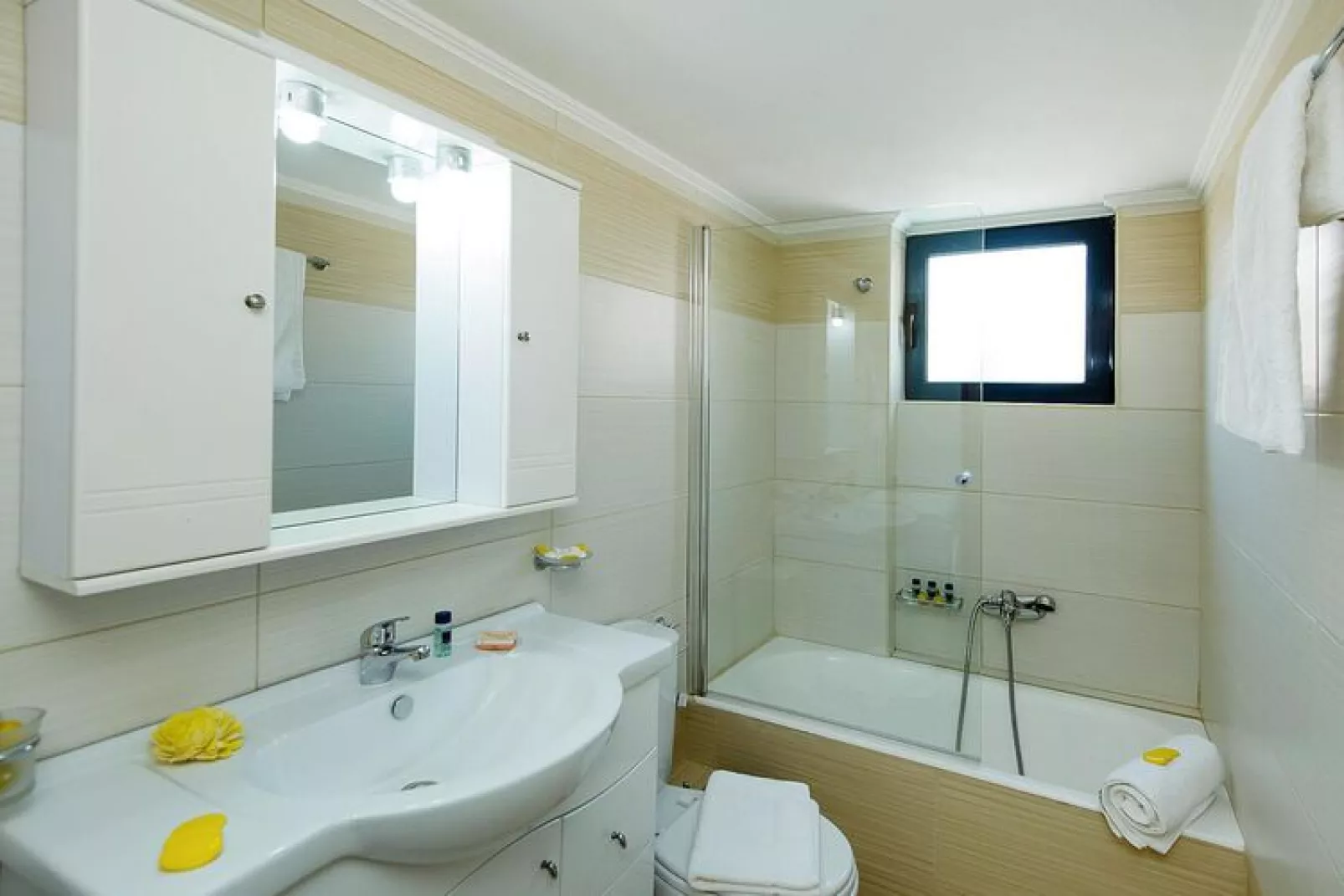 Holiday home, Panormo-Villa Ortansia or Peonia-Salle de bain