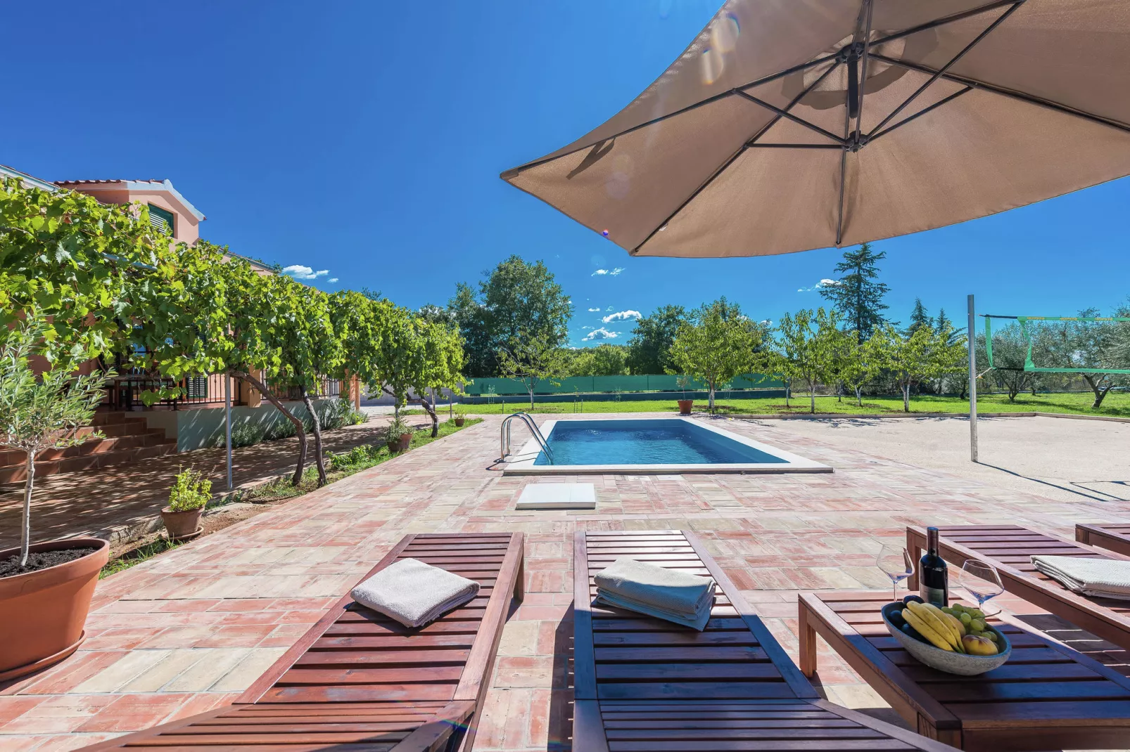 Holiday home Sestan-Piscine