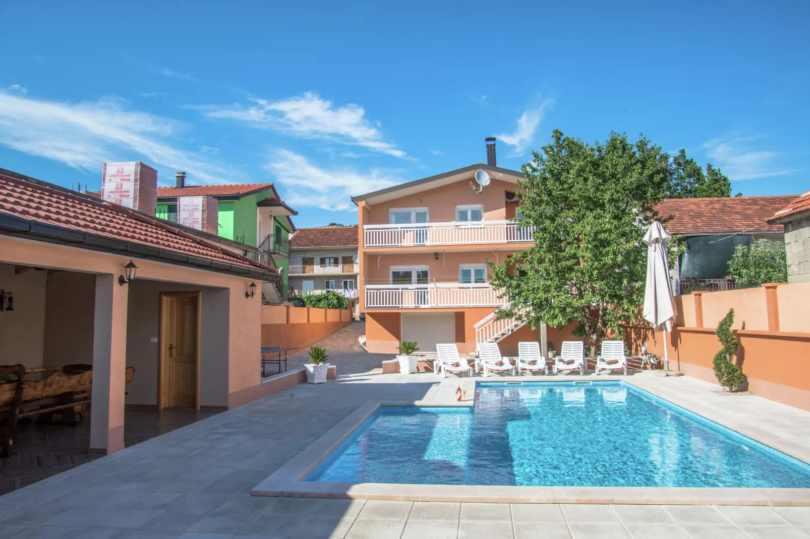 Villa Sucur-Balcon-terrasse