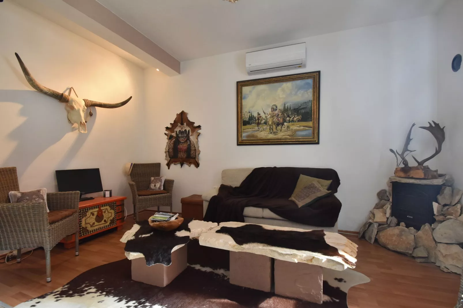 Ladevci-Living room