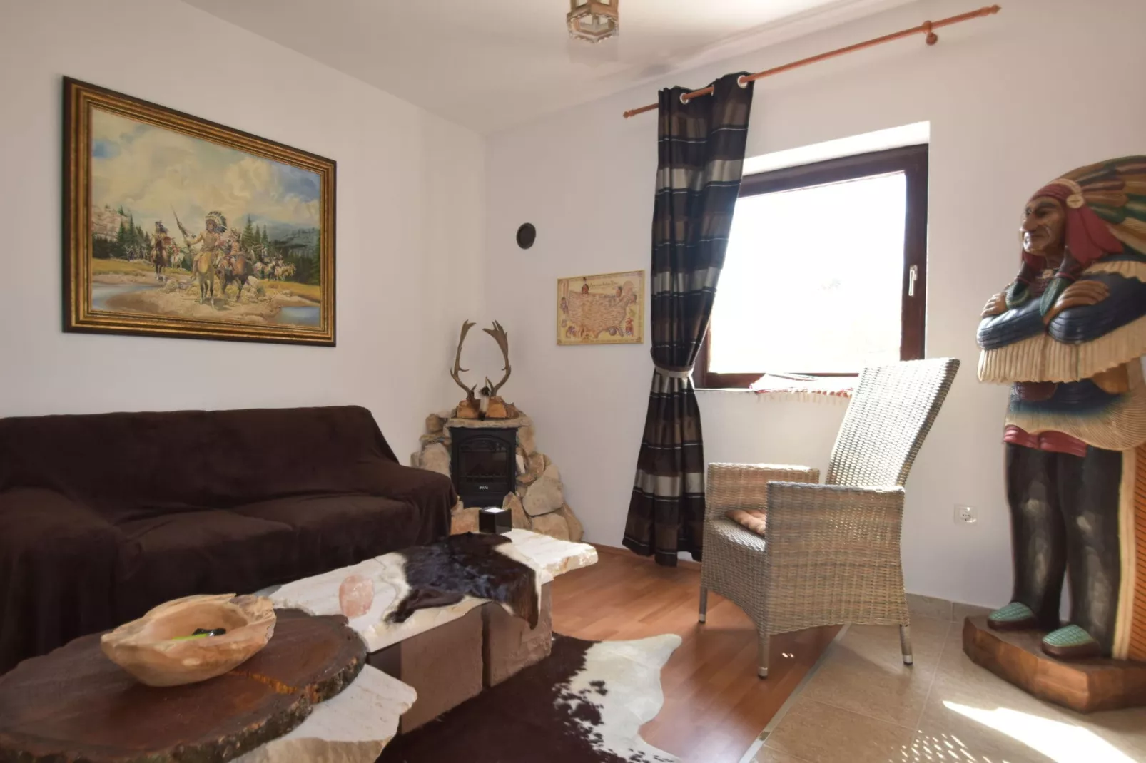 Ladevci-Living room