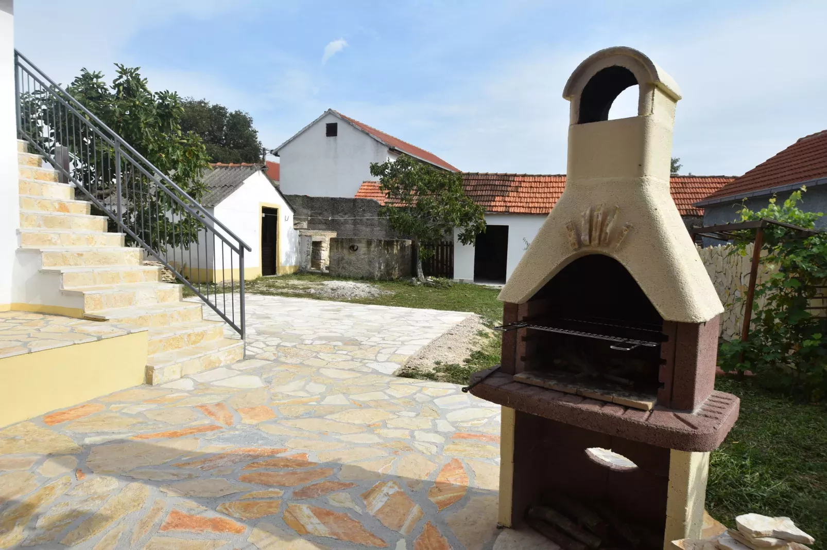 Ladevci-Facilities