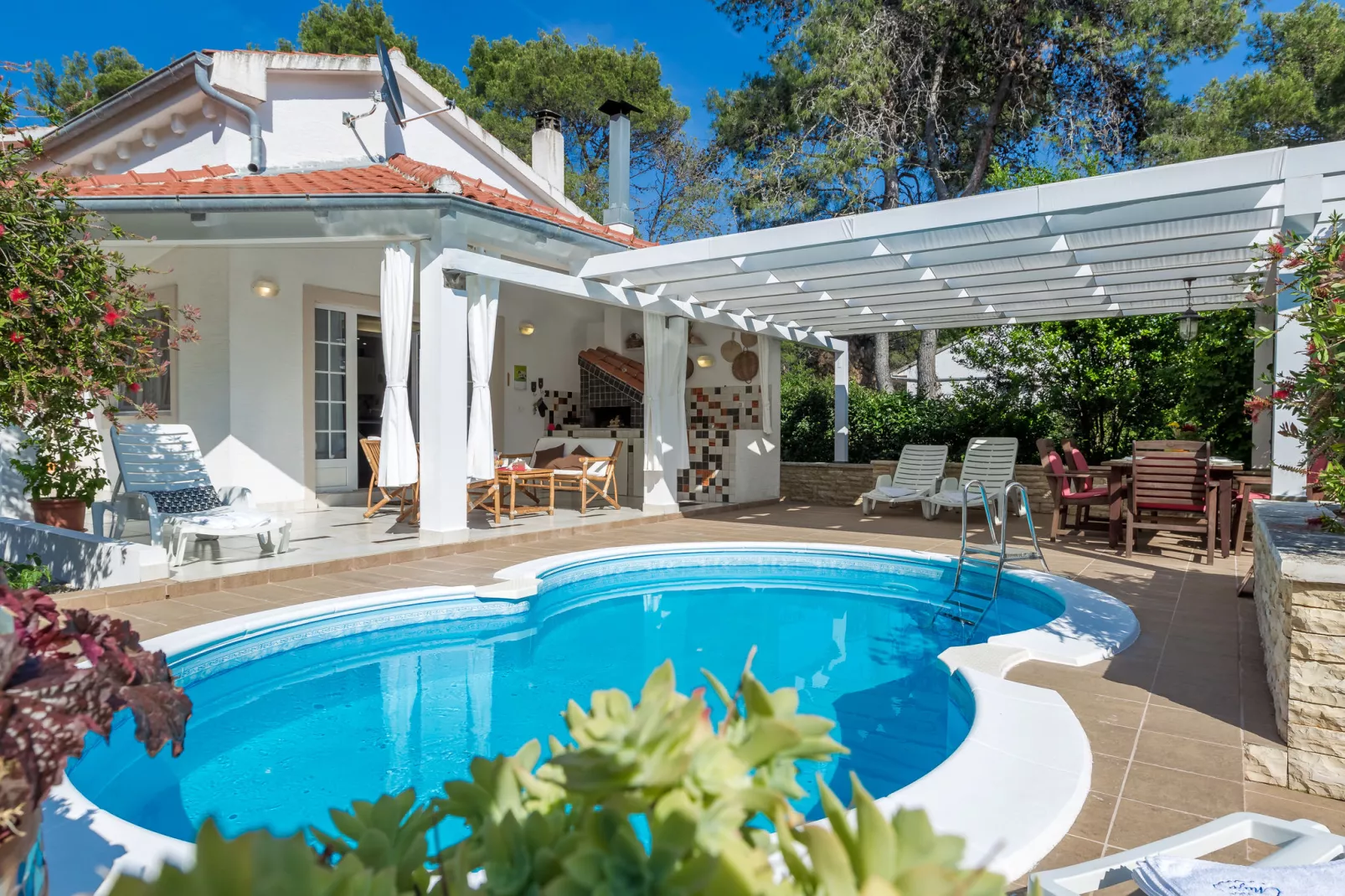 Holiday Home Maya-Pool