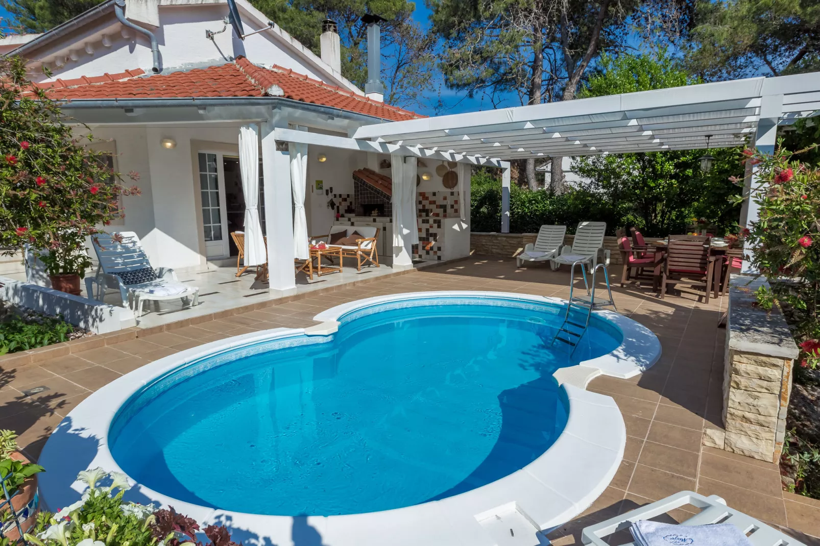 Holiday Home Maya-Pool