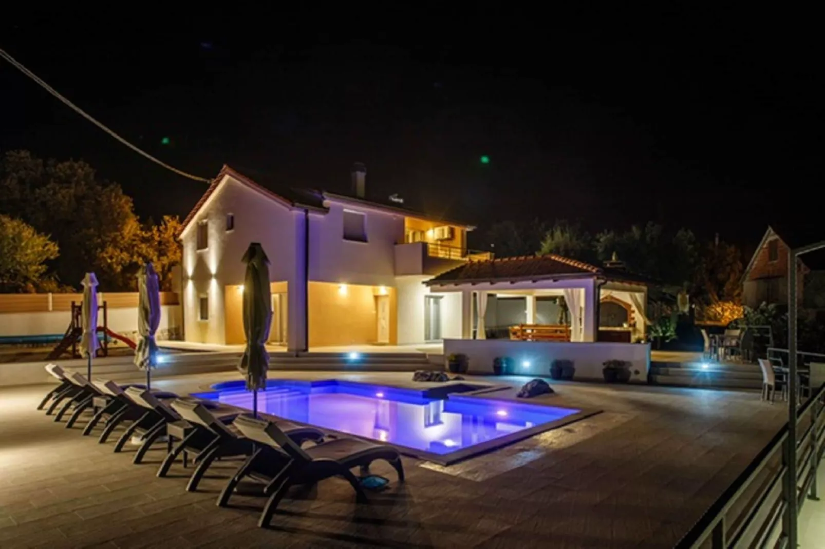 Villa Gloria-Exterior in summer