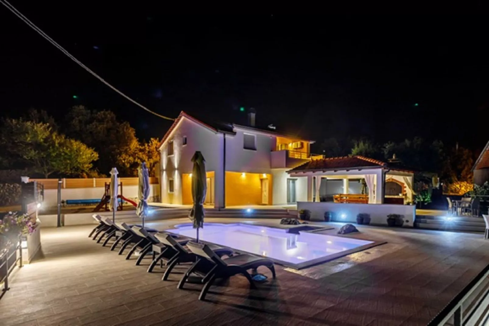 Villa Gloria-Exterior in summer