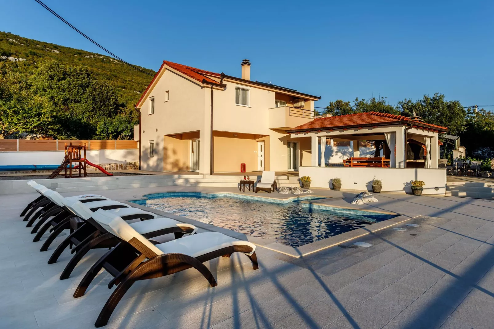 Villa Gloria-Exterior in summer