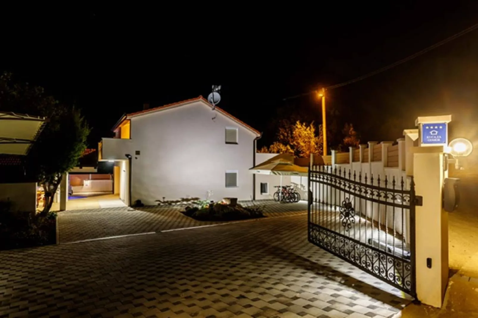 Villa Gloria-Hall & reception