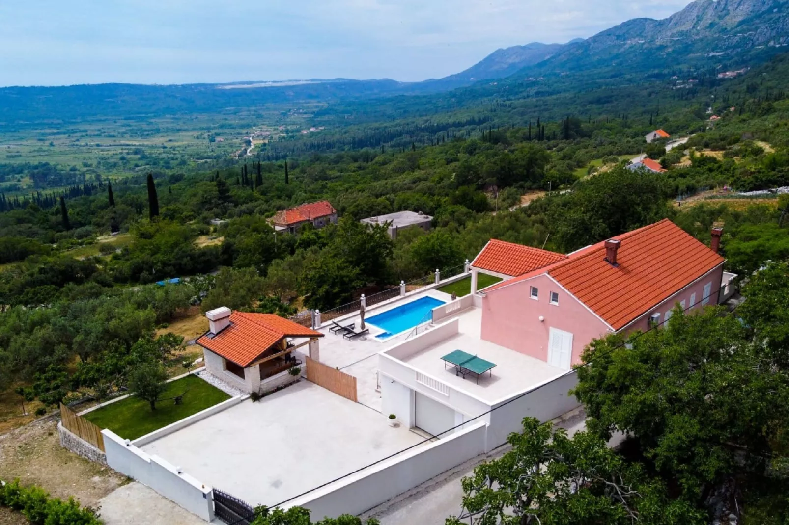 Draga-Exterior summer